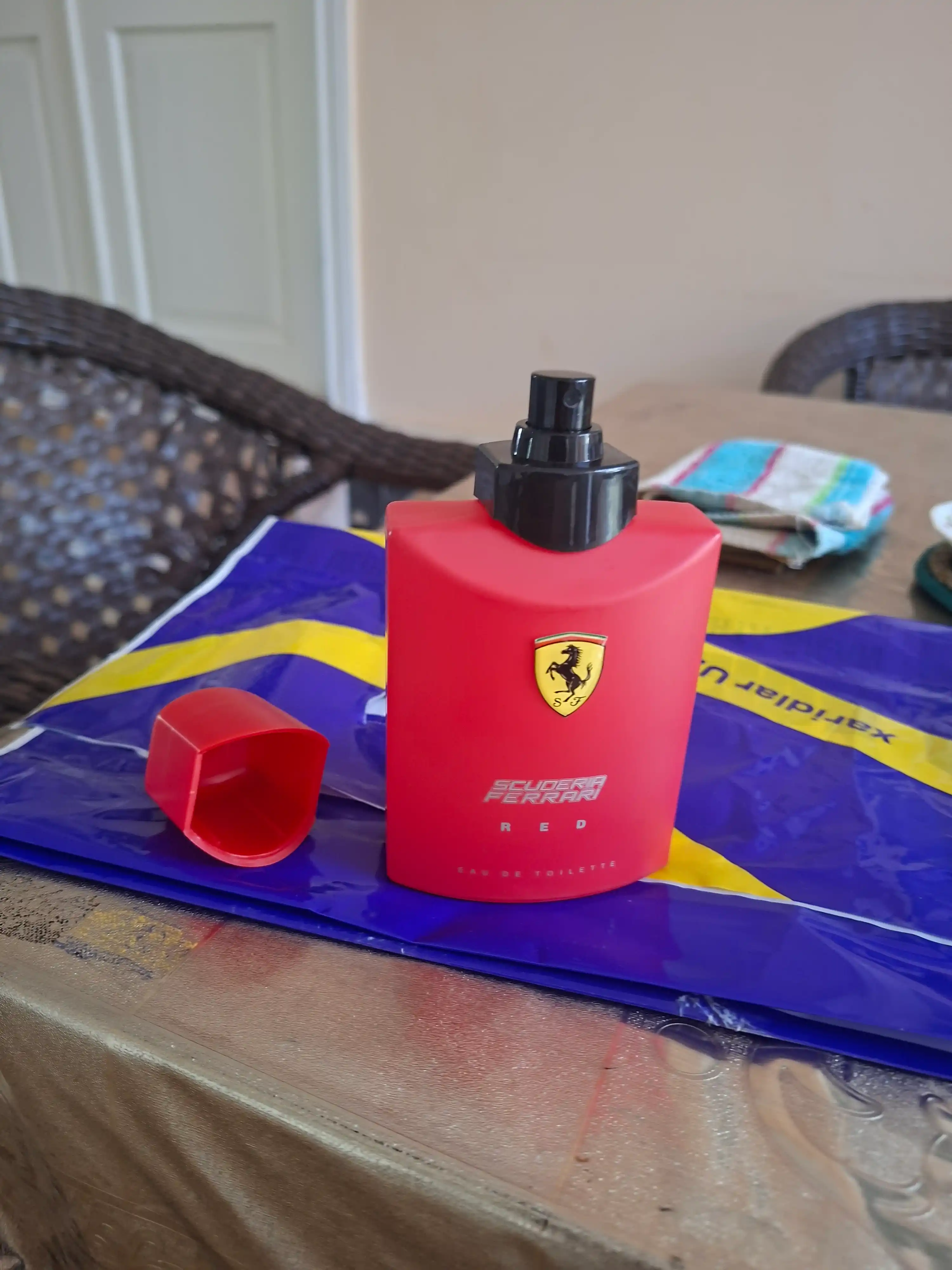 Erkaklar xushbo'ylangan suvi Ferrari Scuderia Red EDT, 100 ml