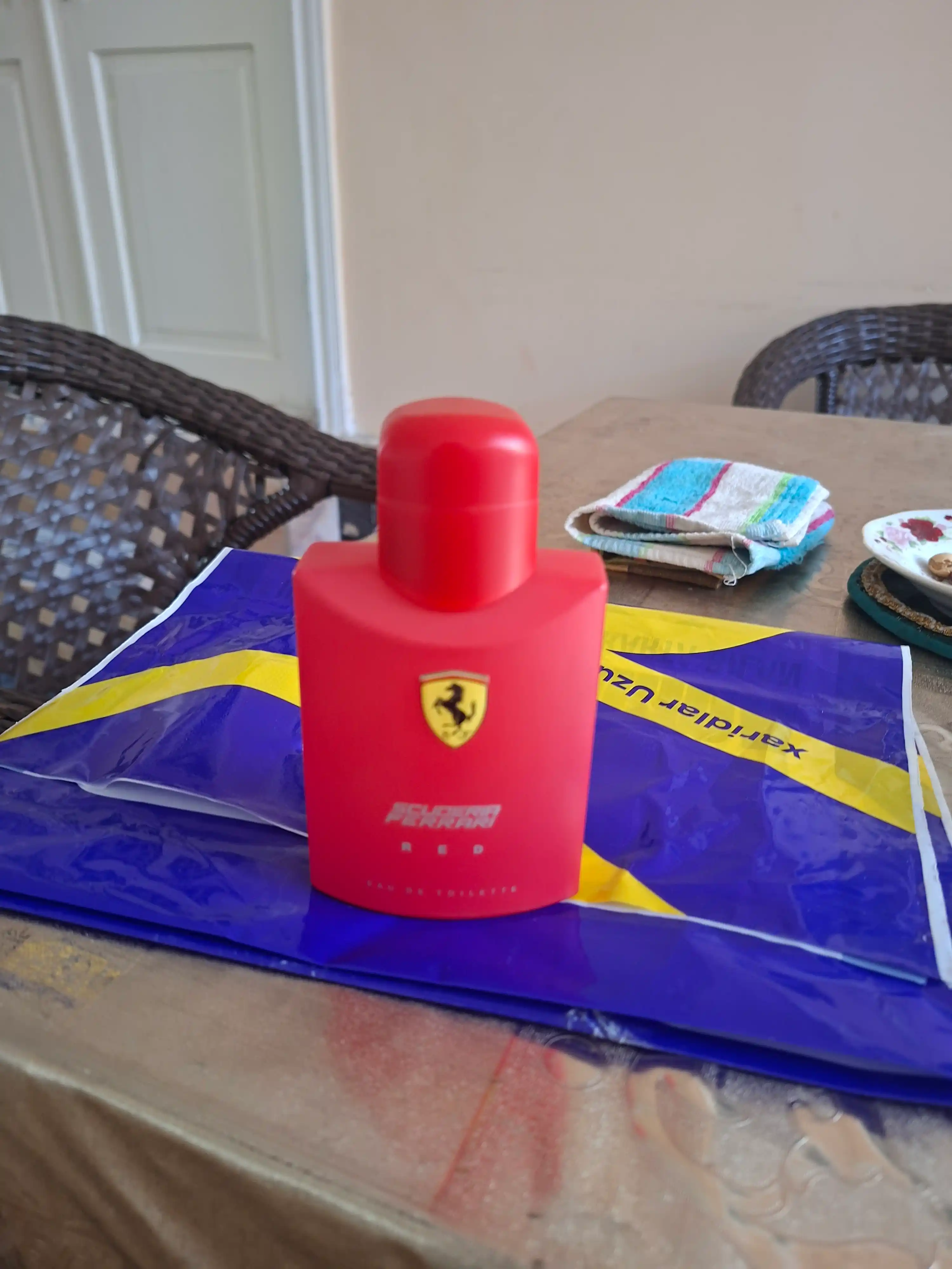 Erkaklar xushbo'ylangan suvi Ferrari Scuderia Red EDT, 100 ml
