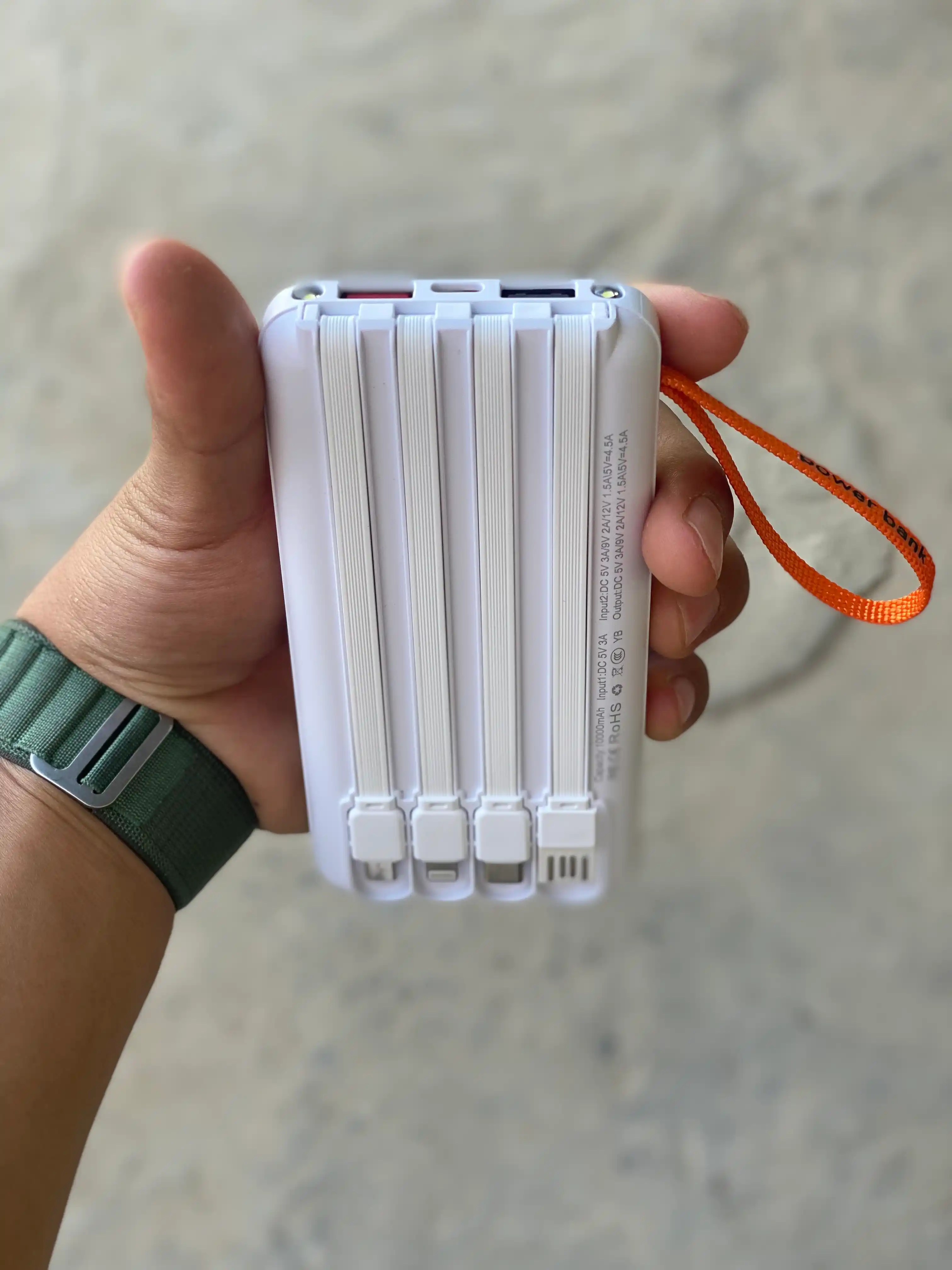 Power Bank 20000 mAh 22.5W с ремешком, встроенными кабелями, фонариком и быстрой зарядкой