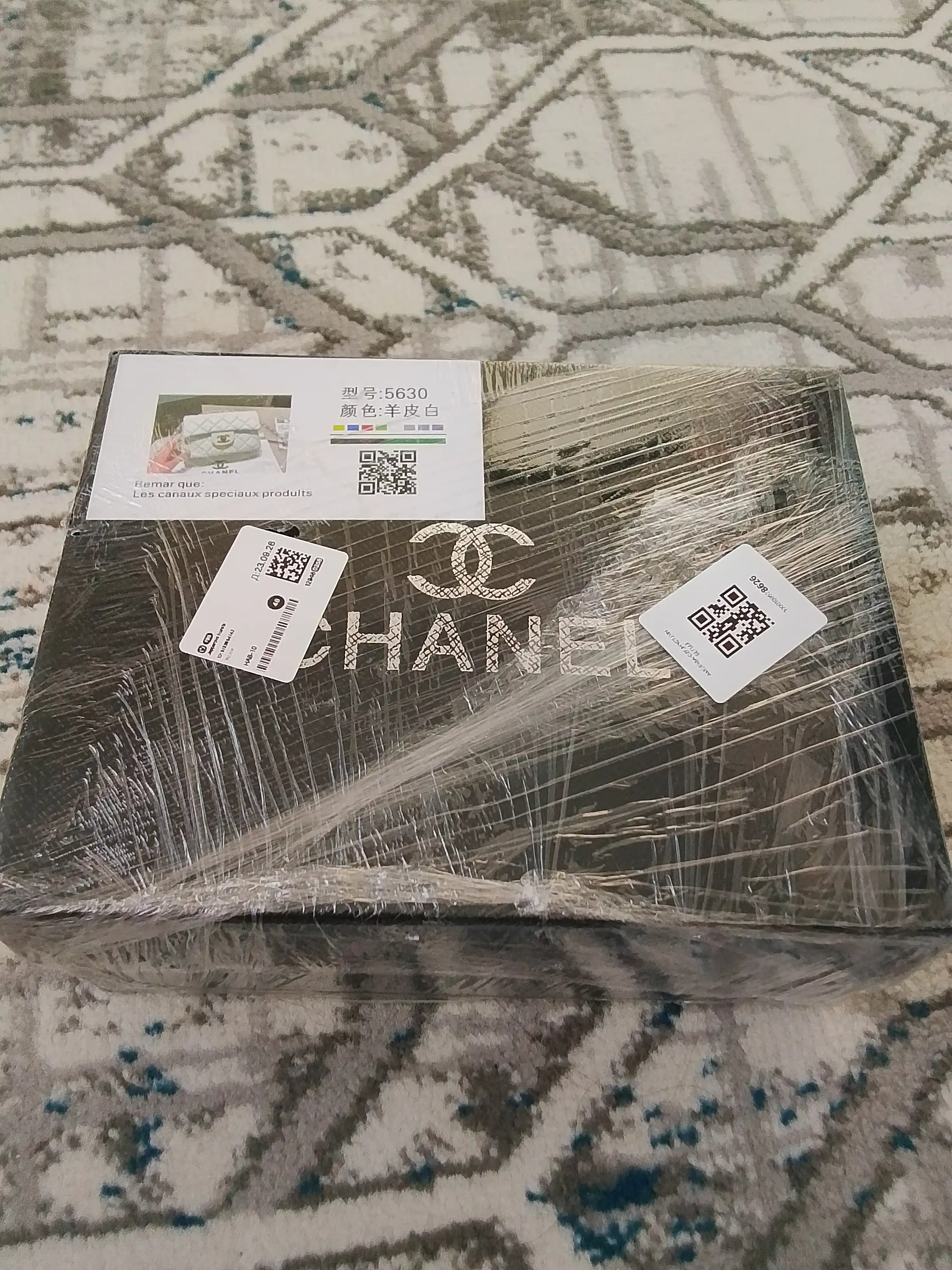 Chanel uslubidagi ayollar yelka sumkasi, zanjirli qavilgan model