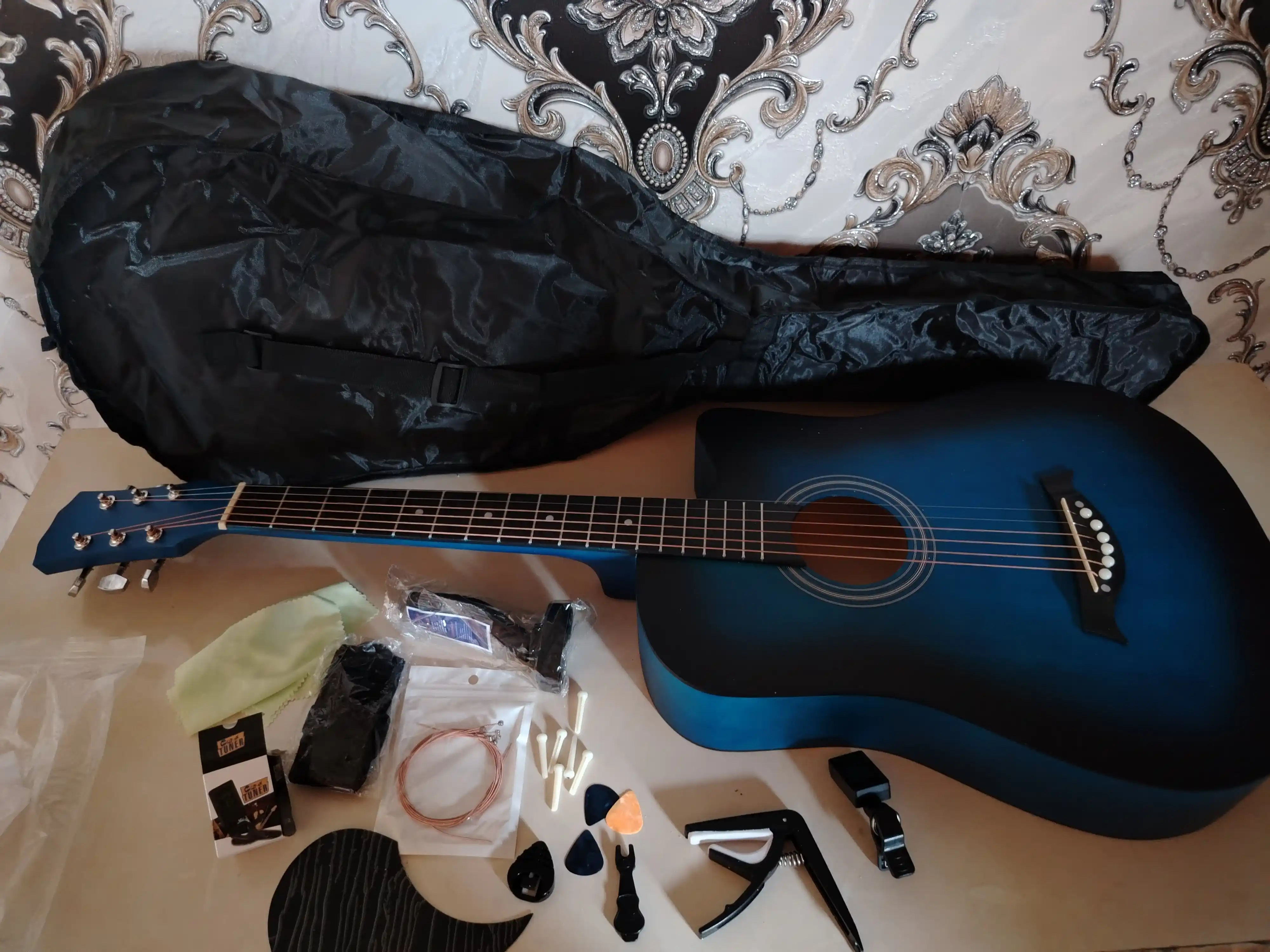 Akustik gitara, FIDGO to‘plamida 30 ta aksessuar