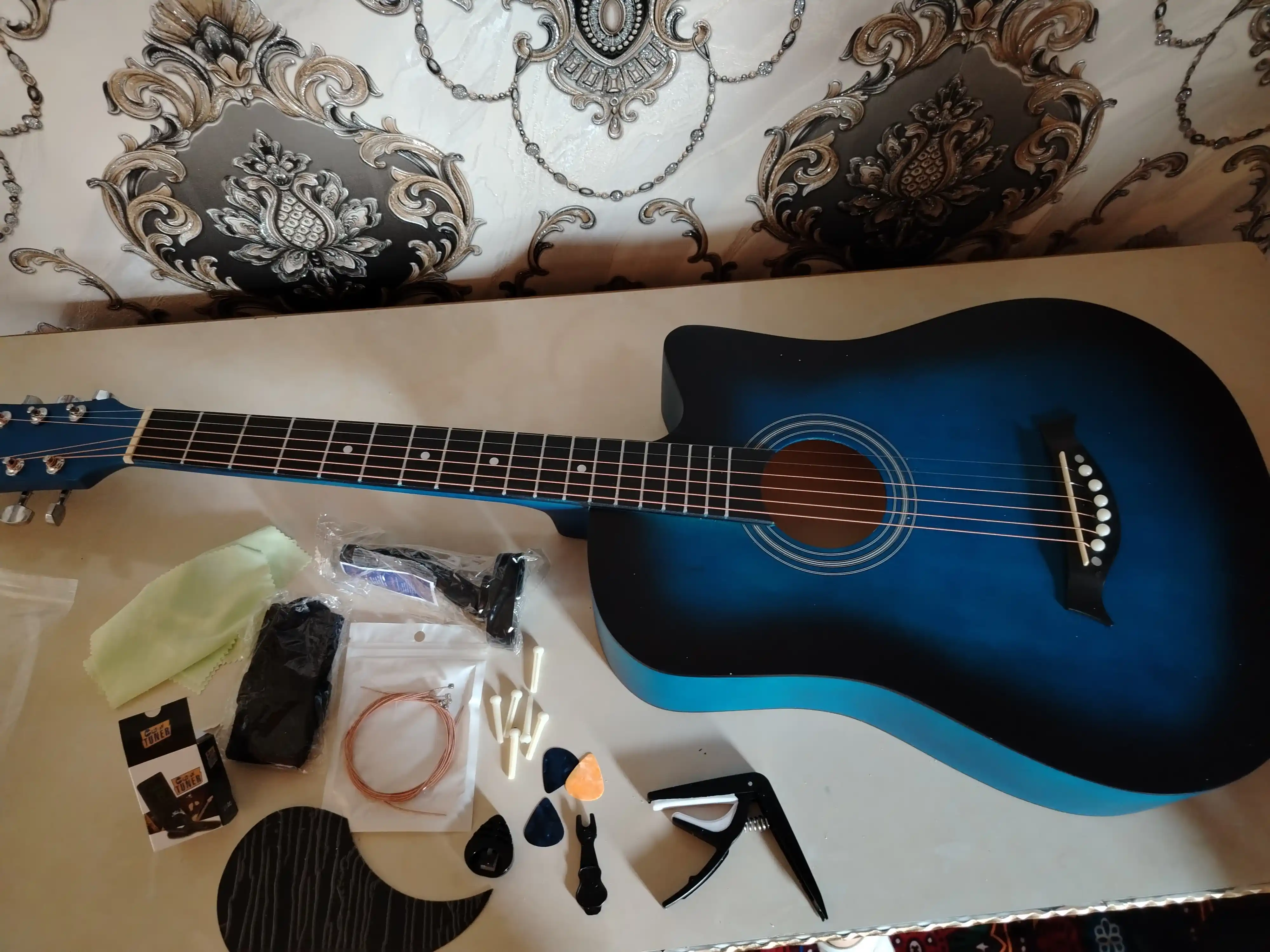 Akustik gitara, FIDGO to‘plamida 30 ta aksessuar
