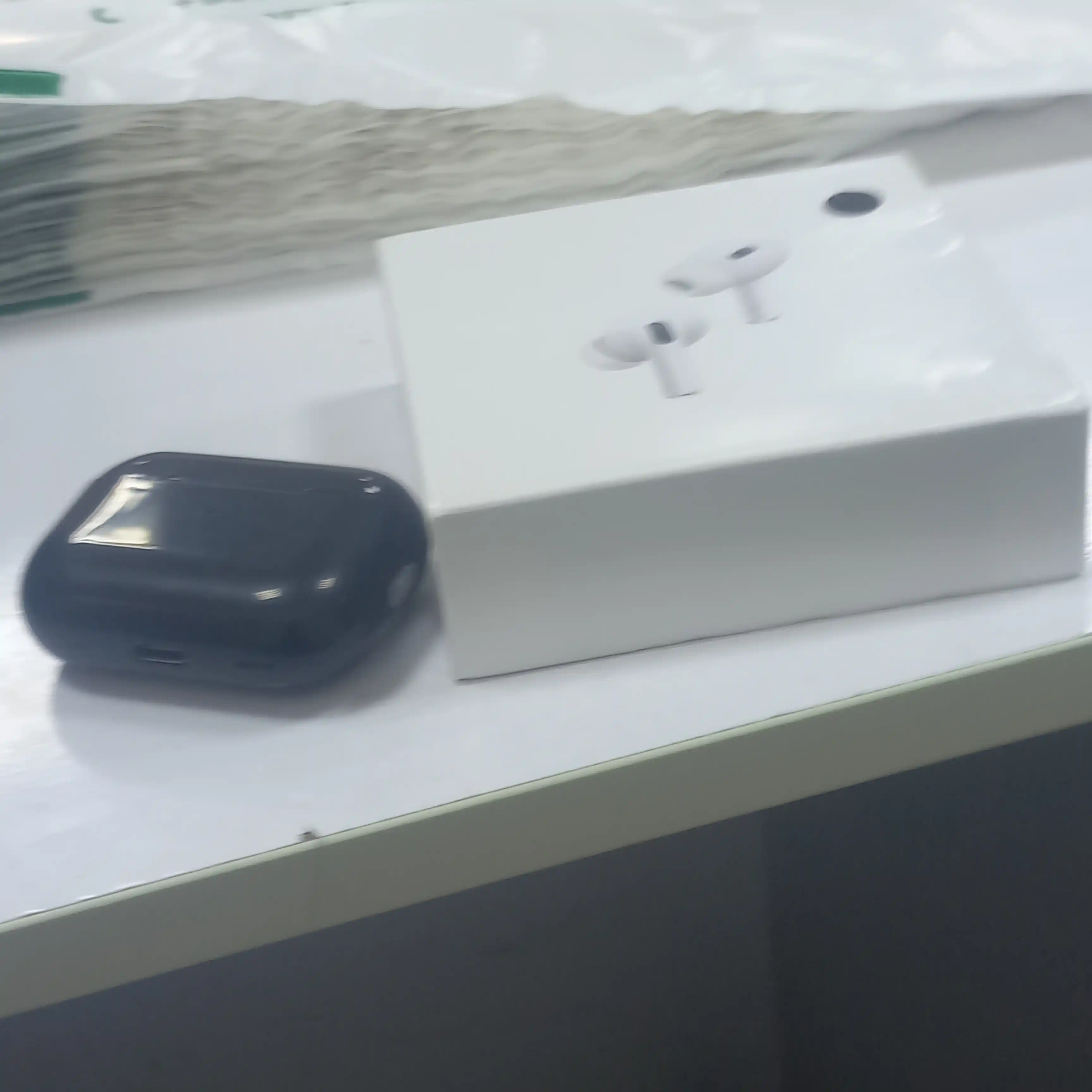 Simsiz quloqchinlar Pro 2 Sensorli keys va mikrofon bilan
