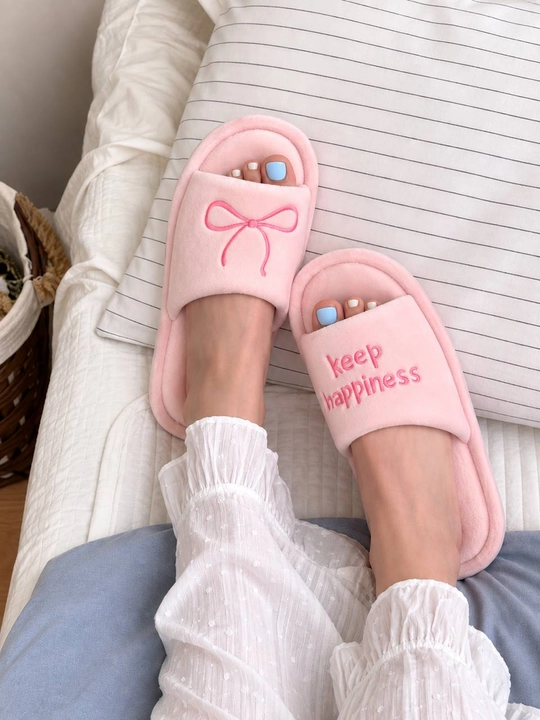 Ayollar uchun yumshoq uy shippaklari, mo‘ynali tapochki, yurakchali, Hello Kitty