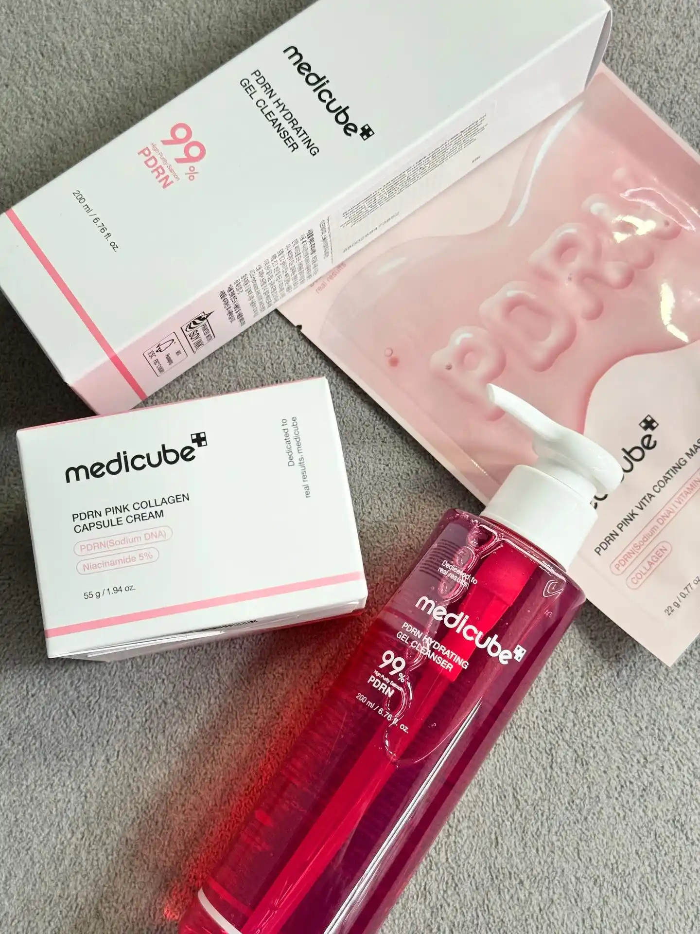 Medicube для лица: гидрофильное масло Zero Pore и увлажняющий гель для умывания PDRN