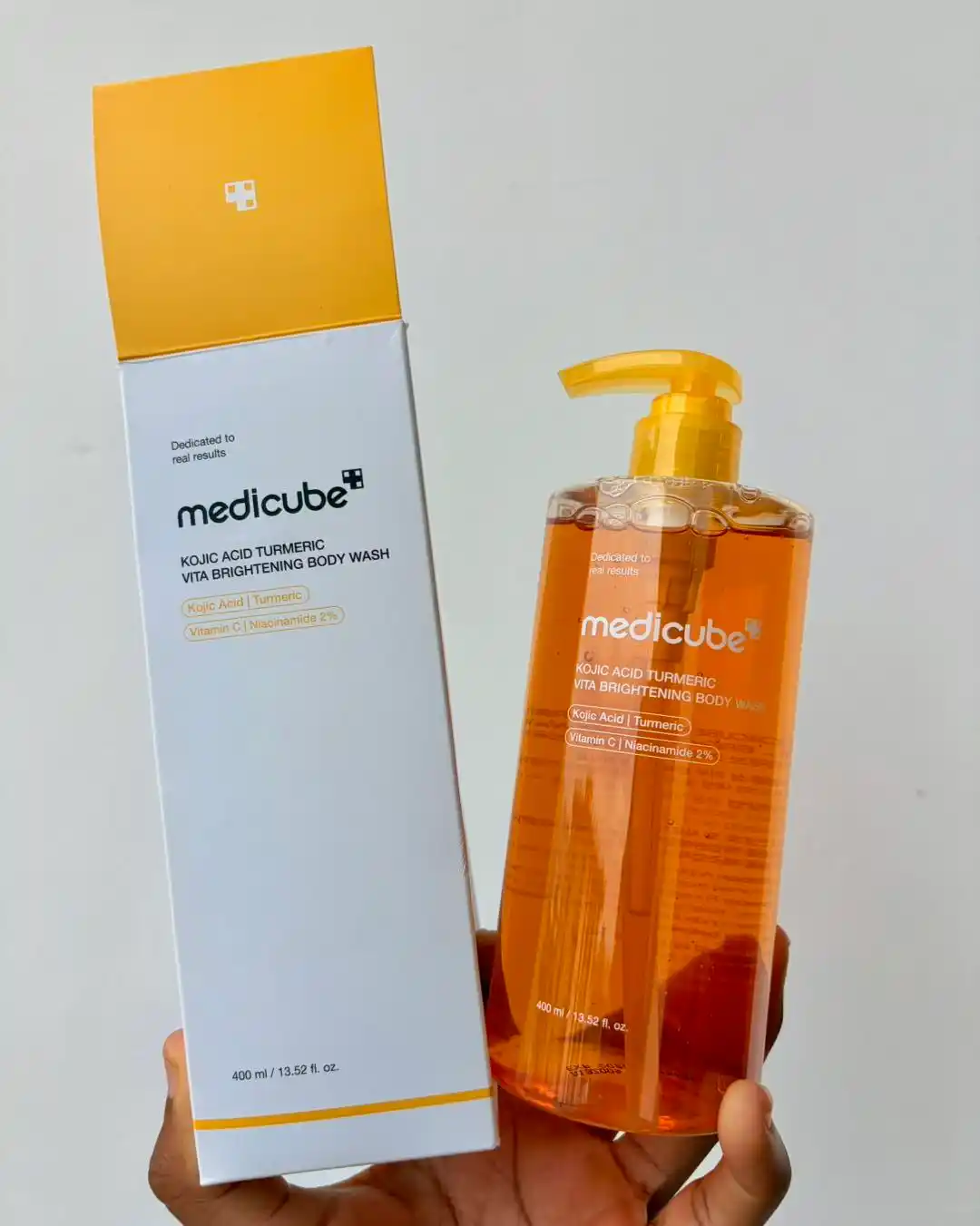 Medicube Kojic Acid — Oqartiruvchi dush geli, kojik kislotasi va zarchava bilan