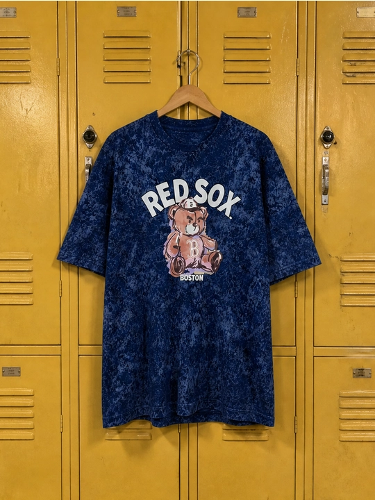 Red Sox va ayiq tasviri tushirilgan, kalta yengli, katta o‘lchamli ayollar paxtali futbolkasi
