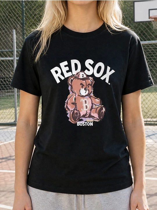 Red Sox va ayiq tasviri tushirilgan, kalta yengli, katta o‘lchamli ayollar paxtali futbolkasi