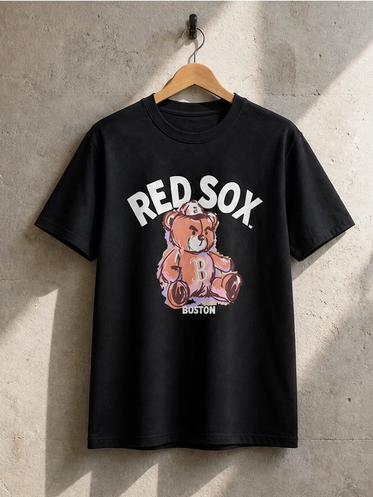 Red Sox va ayiq tasviri tushirilgan, kalta yengli, katta o‘lchamli ayollar paxtali futbolkasi