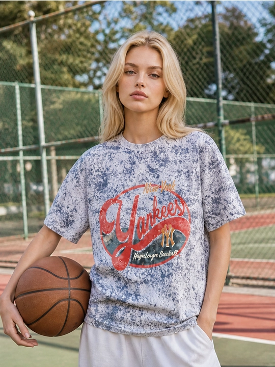 Ayollar uchun New York Yankees printli paxta oversayz futbolka, qisqa yengli - 