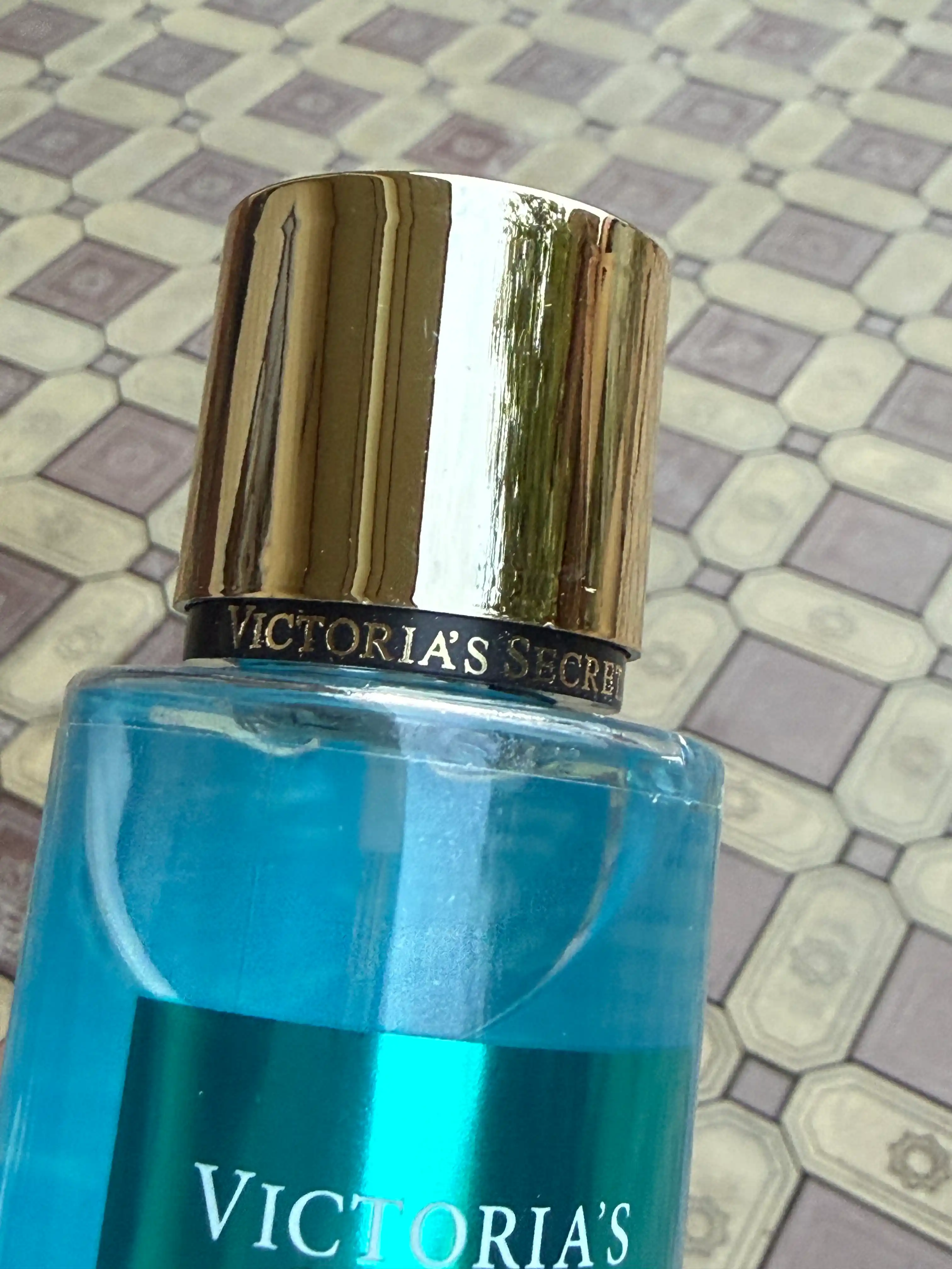 Parfyumlangan tana spreyi suvi Victoria's Secret Spreyi Aqua Kiss Rush, Shimmer, 250 ml