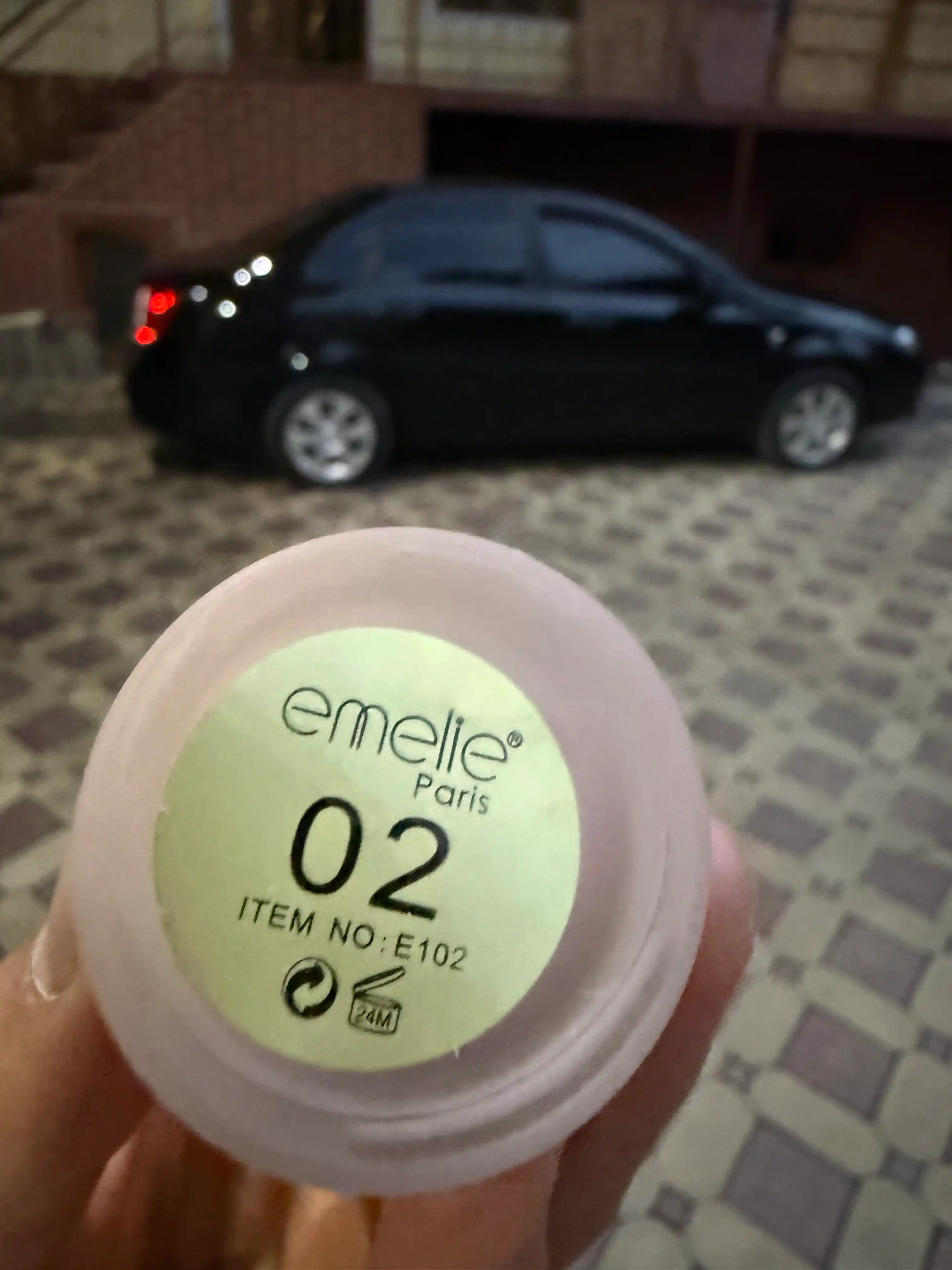 Emelie tonal kremi yuz uchun SPF 25, namlovchi, mat 01 va 02 ton, 45 ml