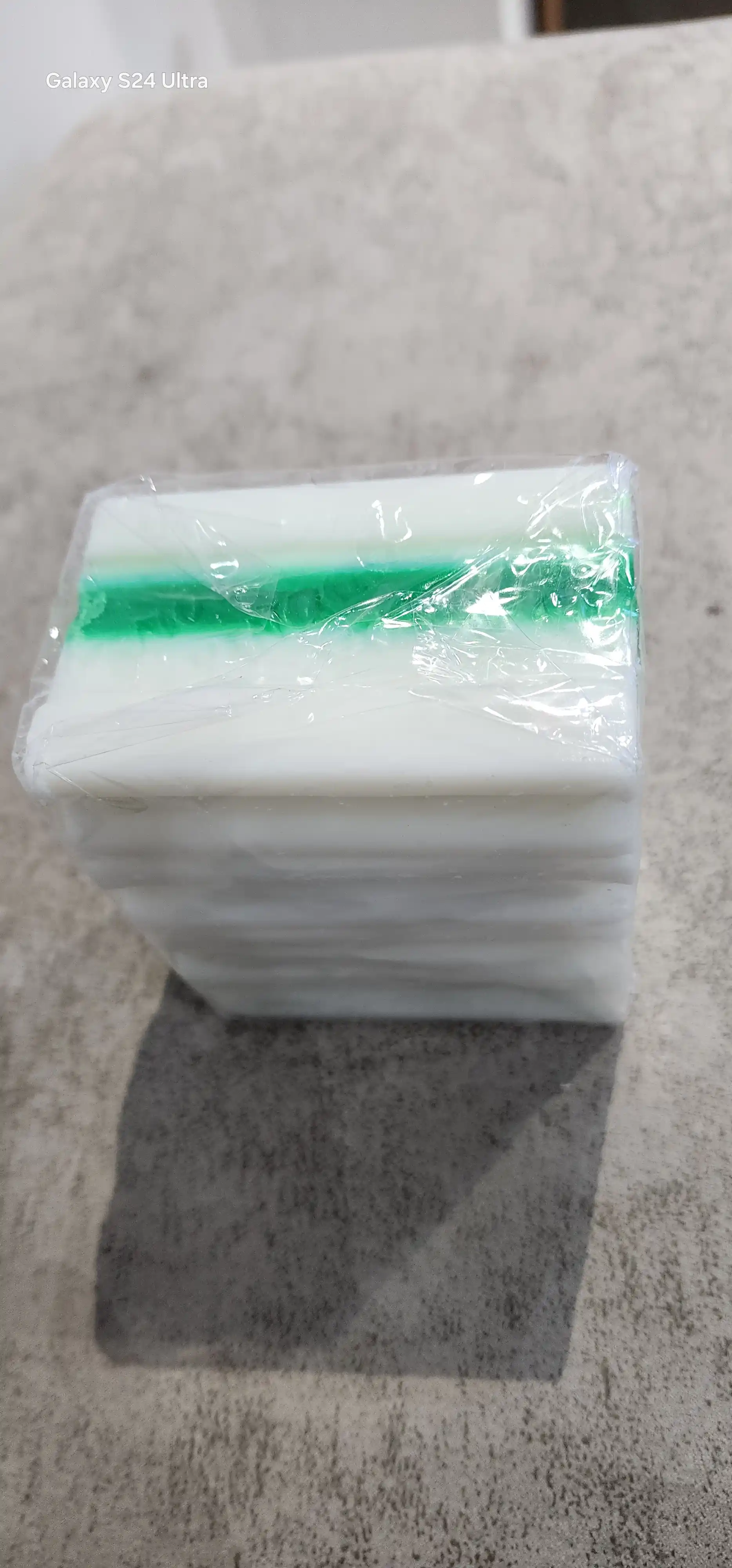 Kir sovun xo'jalik sovuni oqartiruvchi tasirga ega bo'lgan DONYA,paketda 4 dona (4x140g)