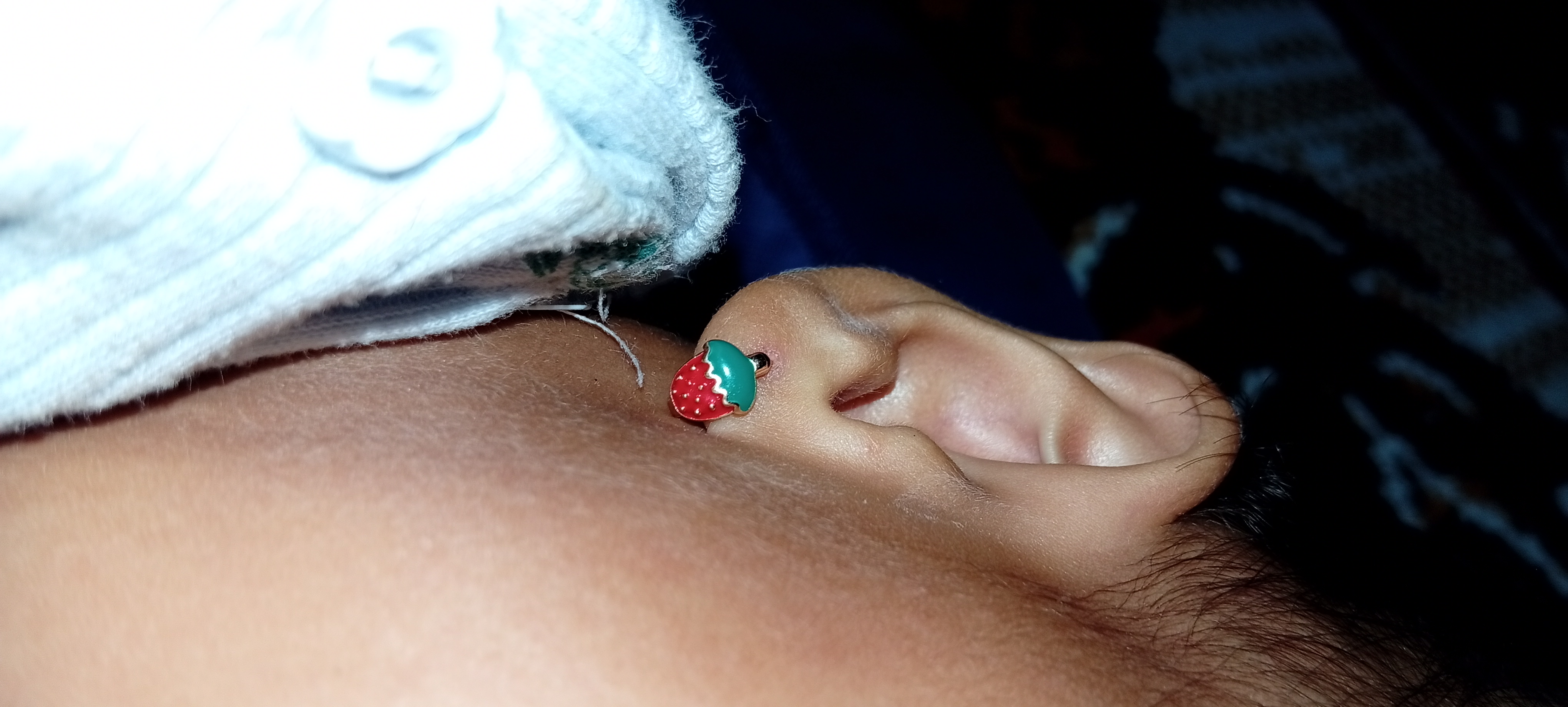 Xuping Jewelry brendining zamonaviy va nafis ziraklari