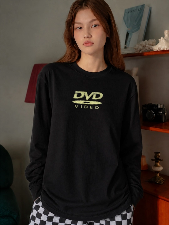 LMBYT qora oversayz longslivi, DVD Video retro printi bilan