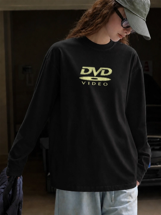 LMBYT qora oversayz longslivi, DVD Video retro printi bilan