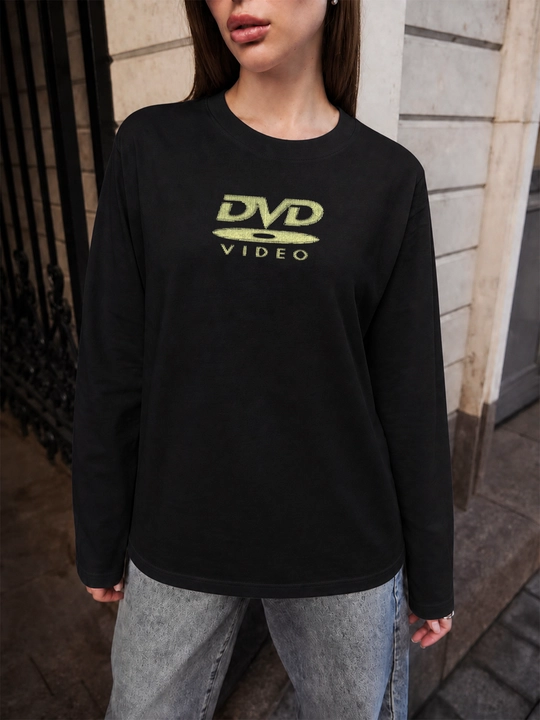 LMBYT qora oversayz longslivi, DVD Video retro printi bilan