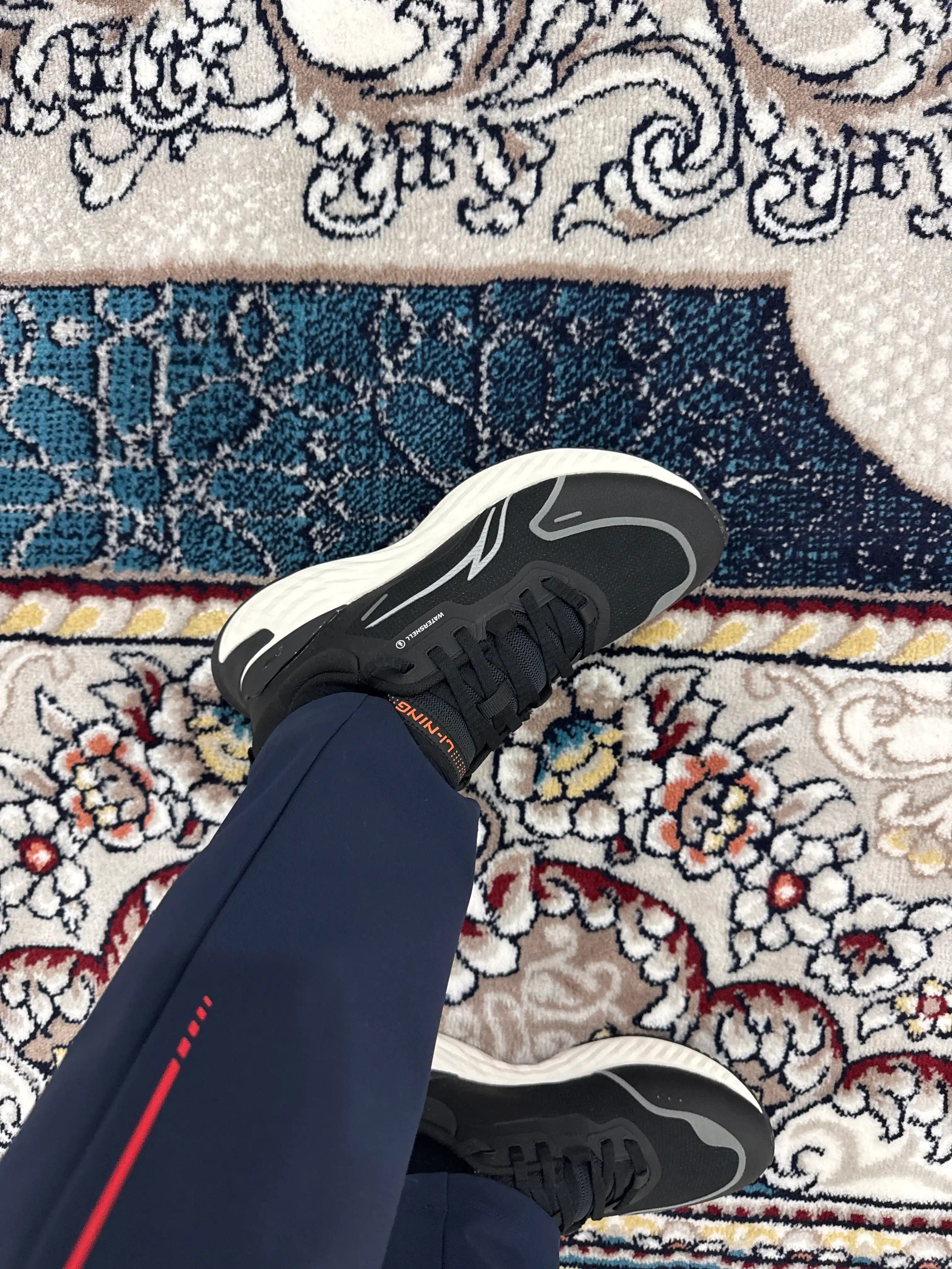 Li-Ning Floating Cloud — лёгкие мужские кроссовки с мягкой амортизацией и дышащим верхом