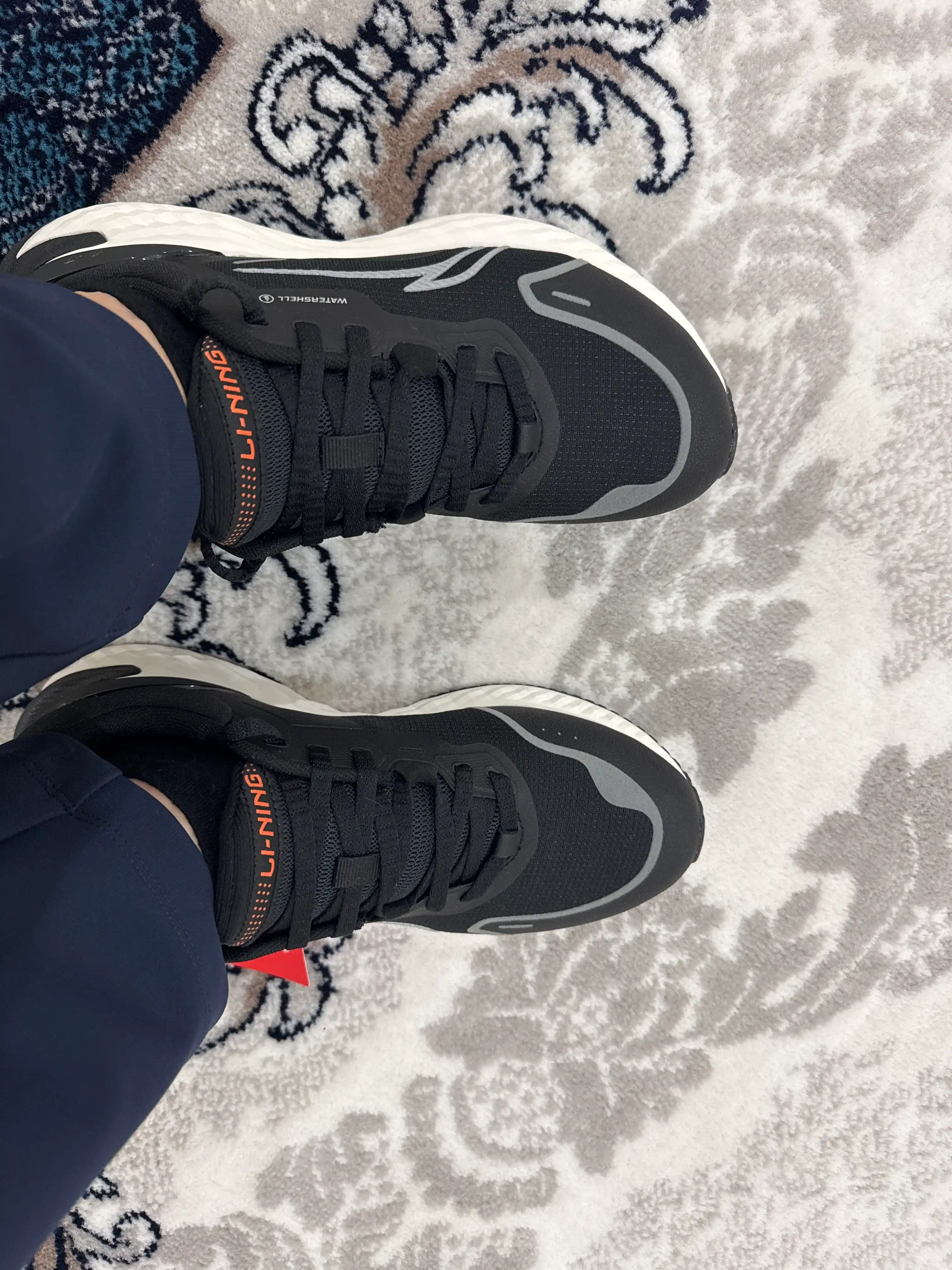 Li-Ning Floating Cloud — лёгкие мужские кроссовки с мягкой амортизацией и дышащим верхом