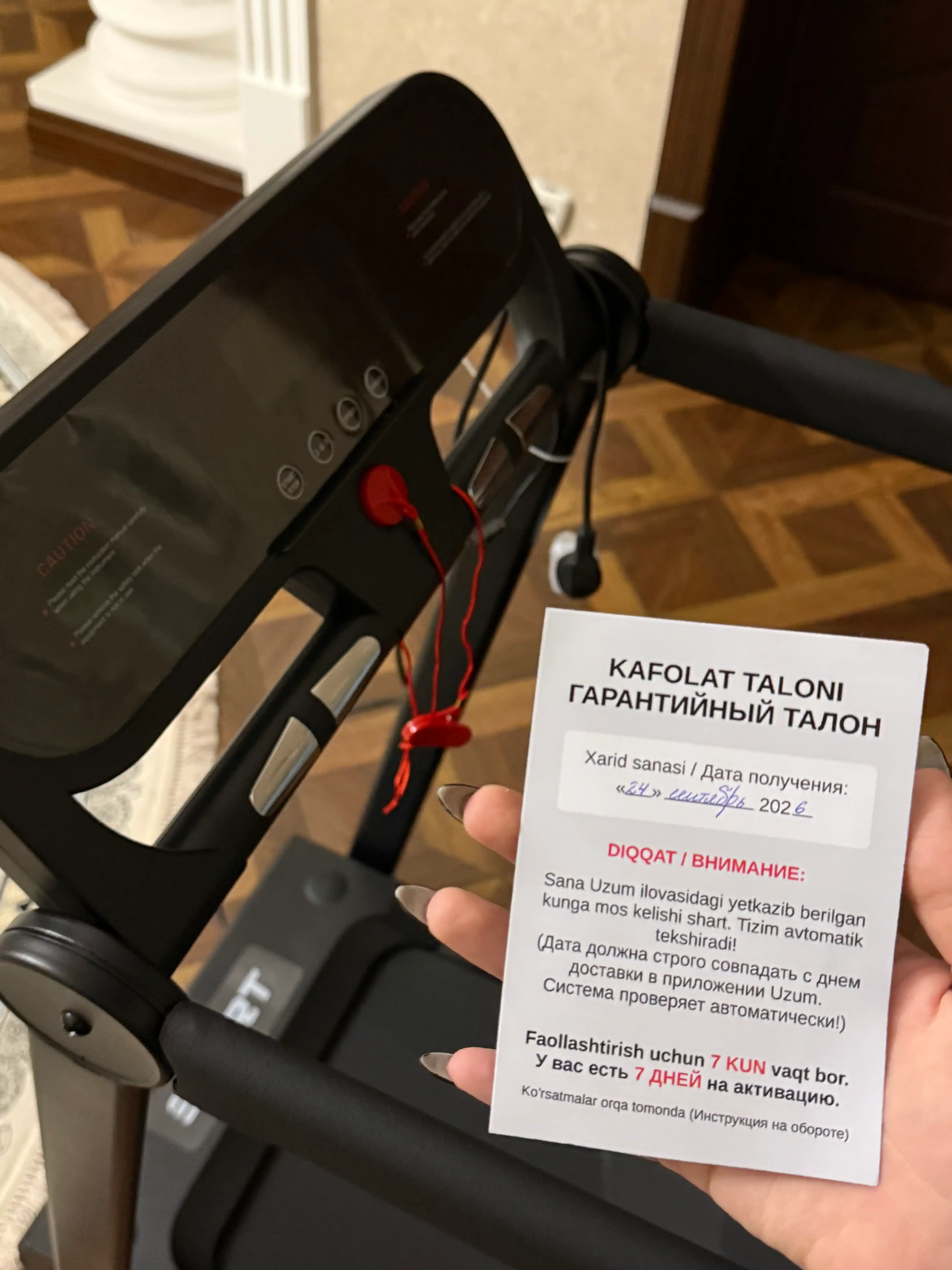 Elektr yig‘iladigan yugurish yo‘lagi, displey va Bluetooth bilan, uy uchun kardiotrenajyor