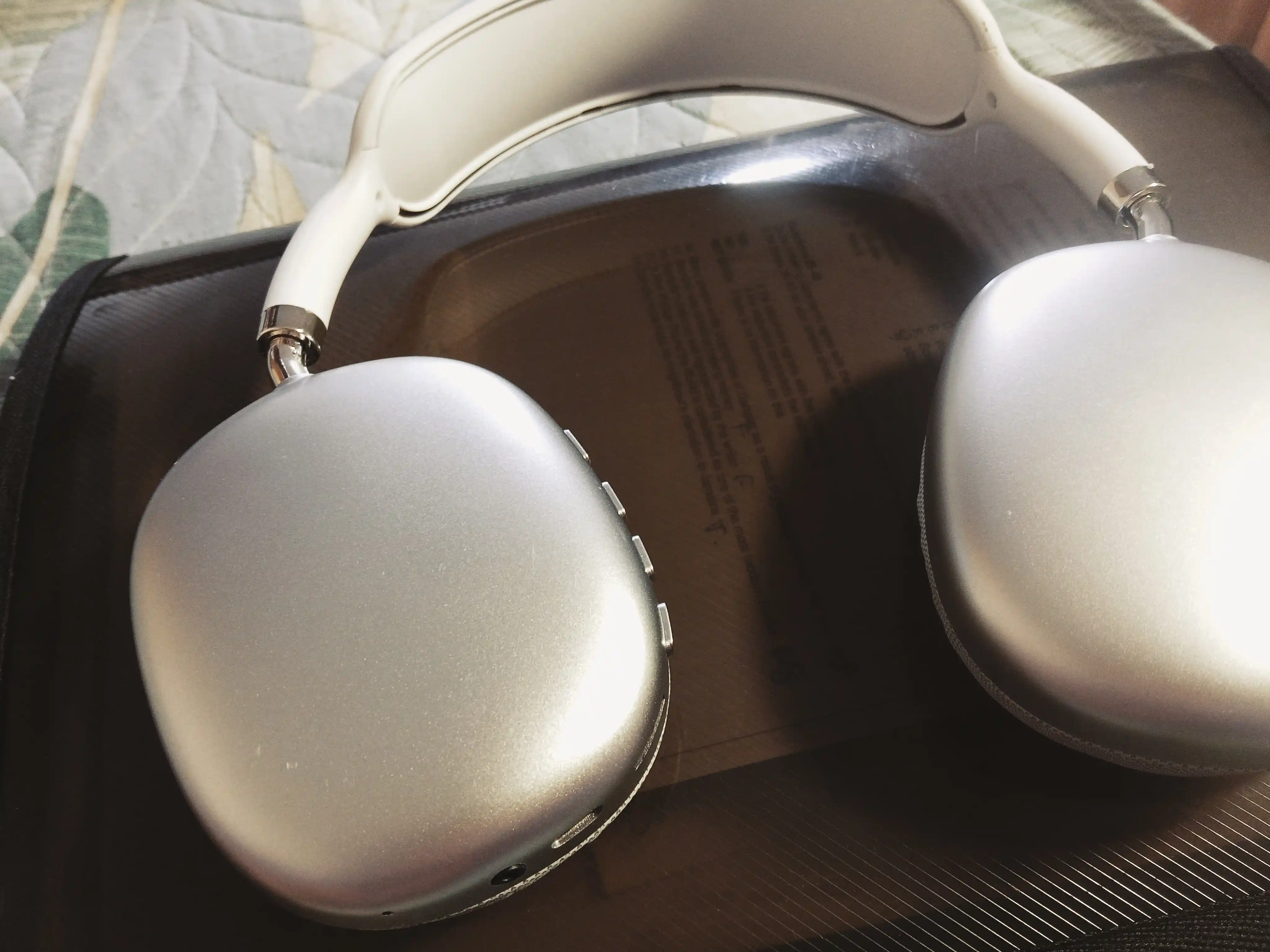 Simsiz Bluetooth Quloqchin – Hi-Fi Stereo Ovoz, 12 Soat Ishlash va Bluetooth 5.0