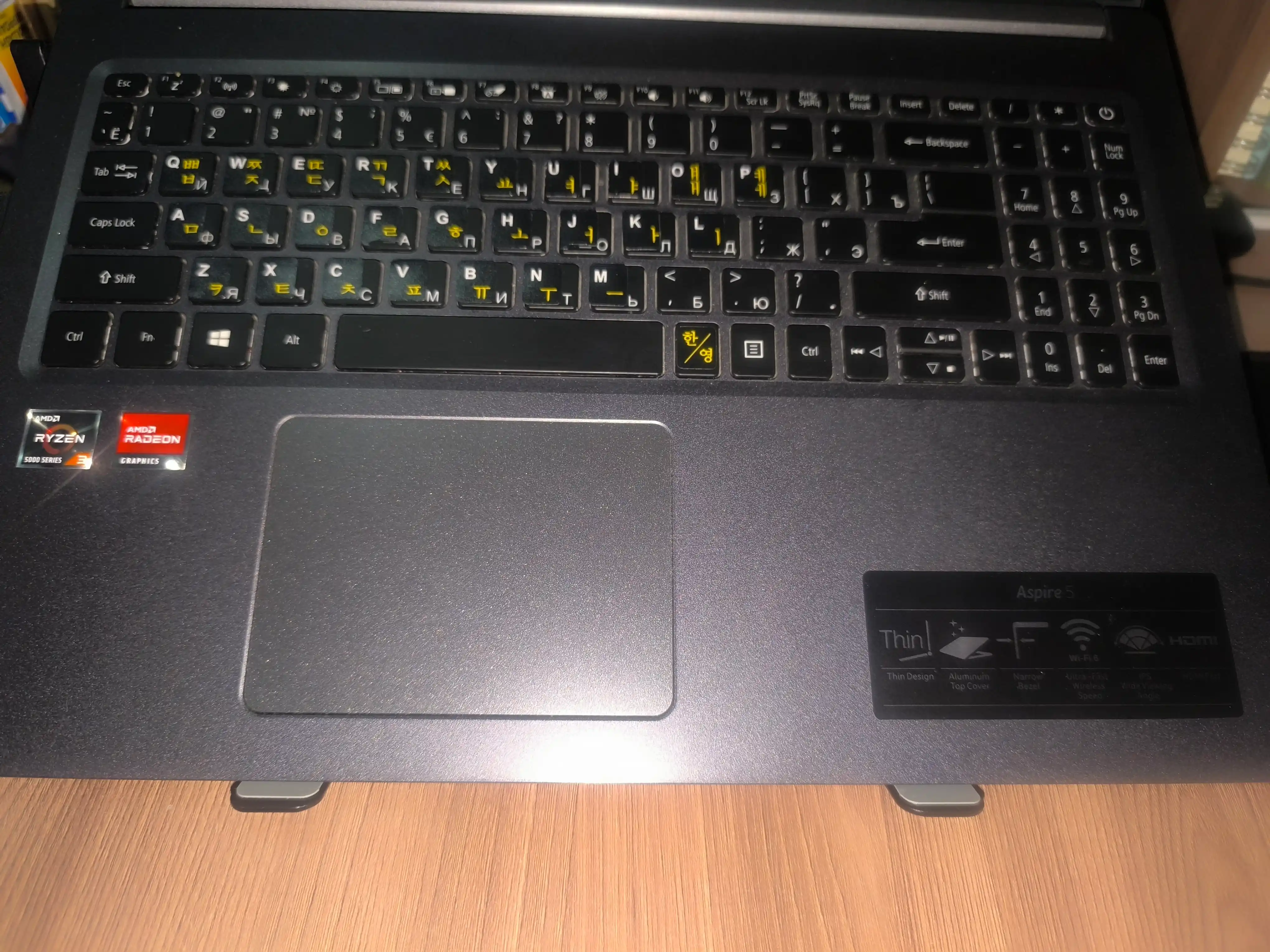 Noutbuk tagligi buklanadigan va sozlanadigan alyuminiy portativ 7 ta qiyalik darajalik
