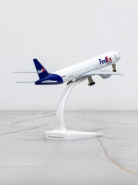 Модель грузового самолёта Boeing 777, авиакомпания FedEx, 20 см, металл+пластик, шасси