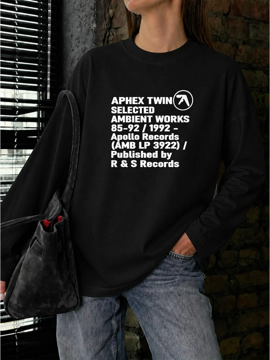 Черный лонгслив LMBYT оверсайз с типографическим принтом Aphex Twin