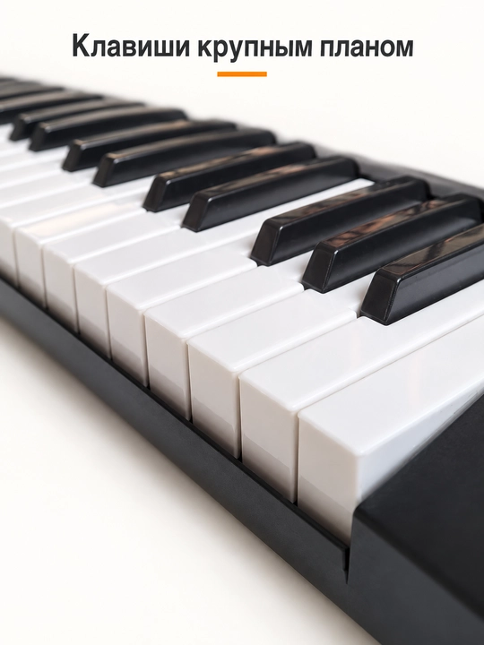 Elektron pianino 61 standart tugmachalari, mikrofon, tarmoq va batareya bilan quvvatlanadi