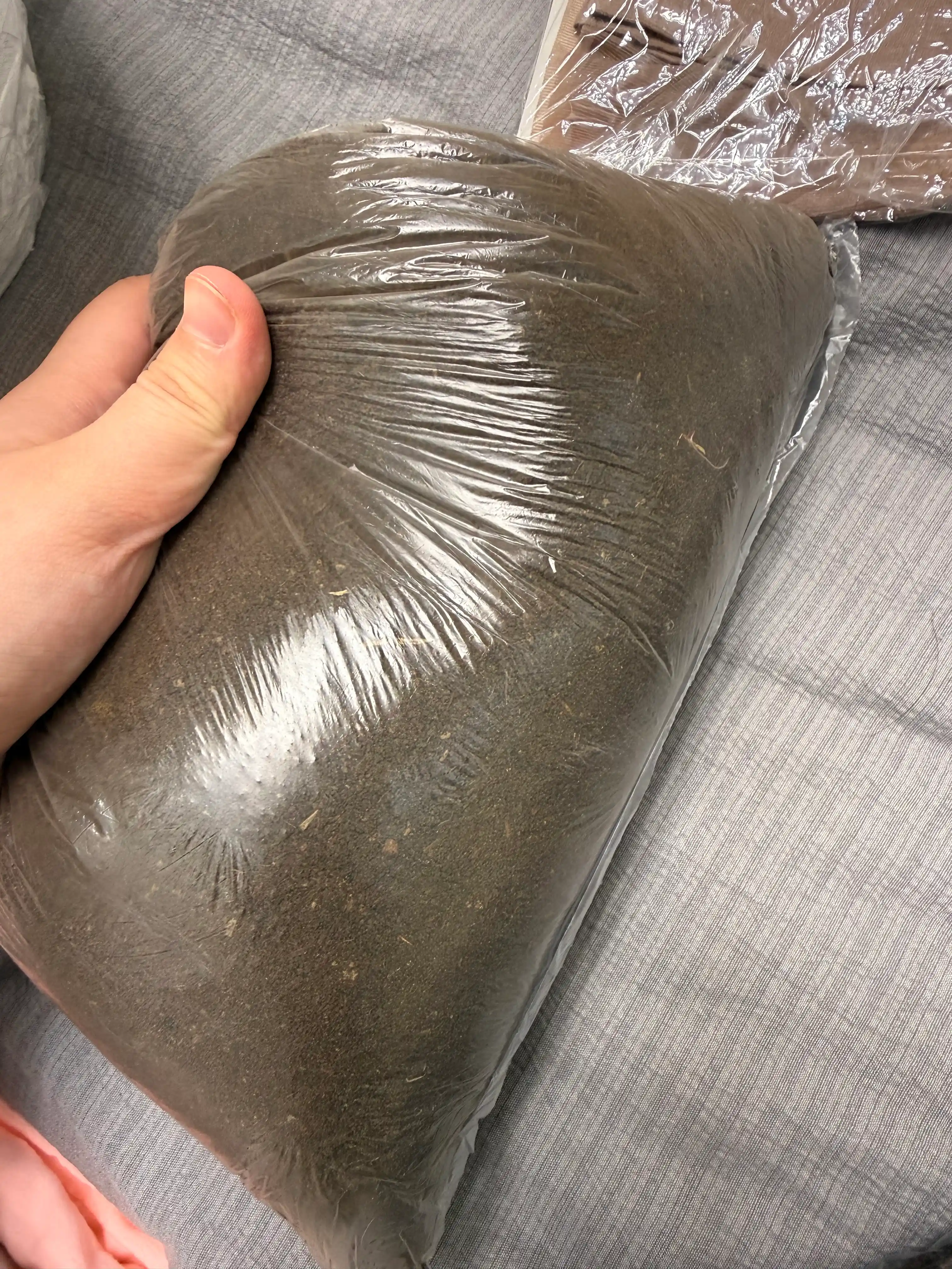 Biogumus, 1 kg vermikompost gullar,ko‘chatlar va o‘simliklar uchun tabiiy universal o‘g‘it
