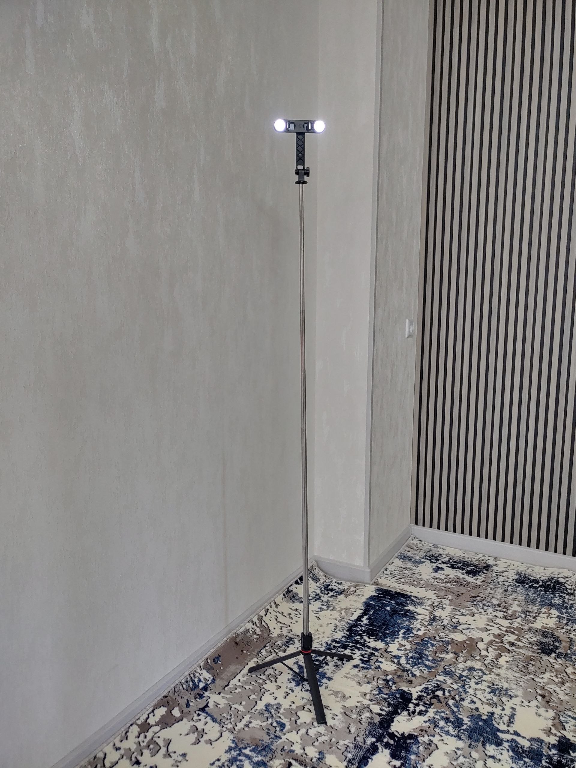 Штатив для телефона, 180 см, 4 в 1, 2 LED фонаря и Bluetooth: монопод, селфи-палка