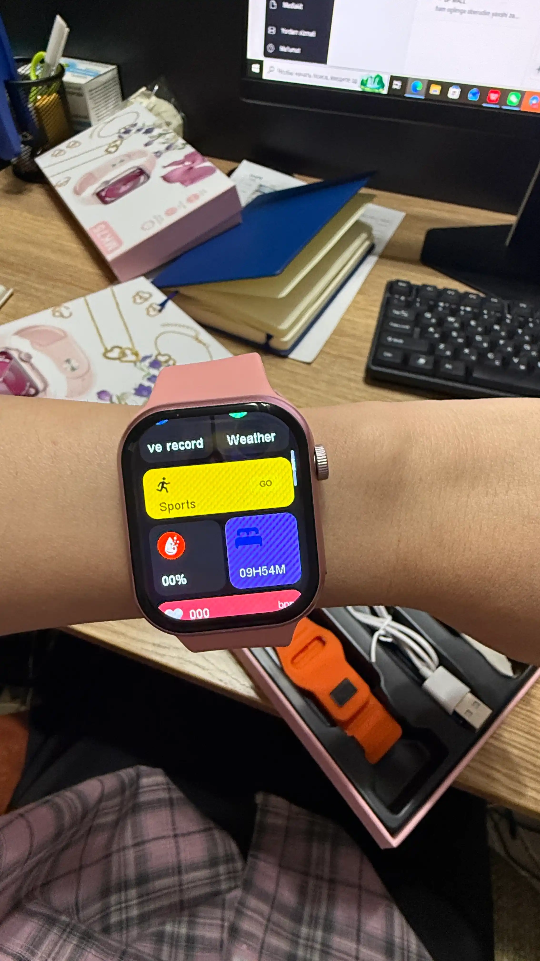 Smart Watch MK75 ayollar aqlli soati + taqinchoqlar sovg'a to'plami 3 xil remeshogi bilan