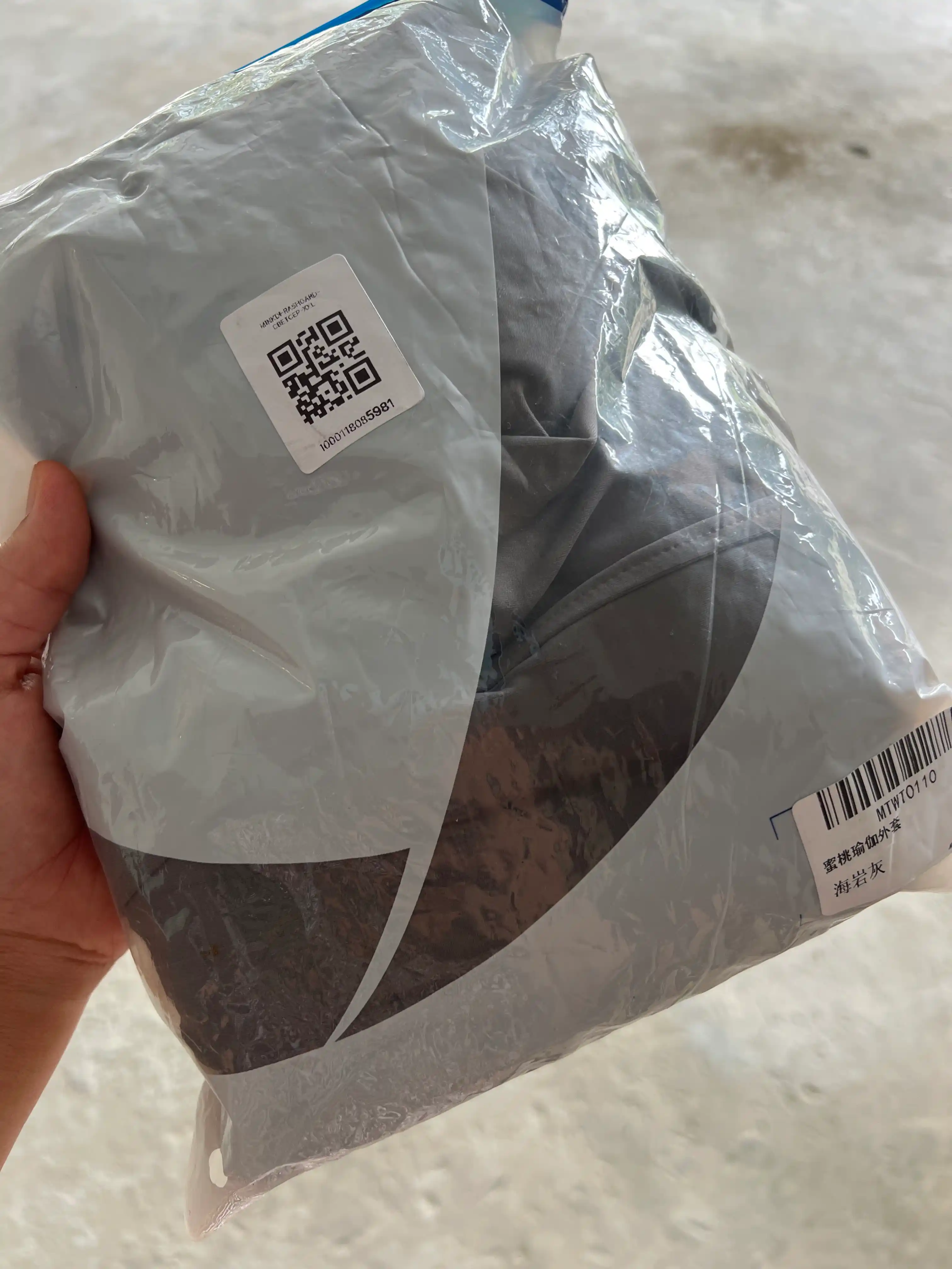 Rashgard — ayollar uchun fermuarli sport kostyumi, o'lchamlari: M–XXL (46-52)