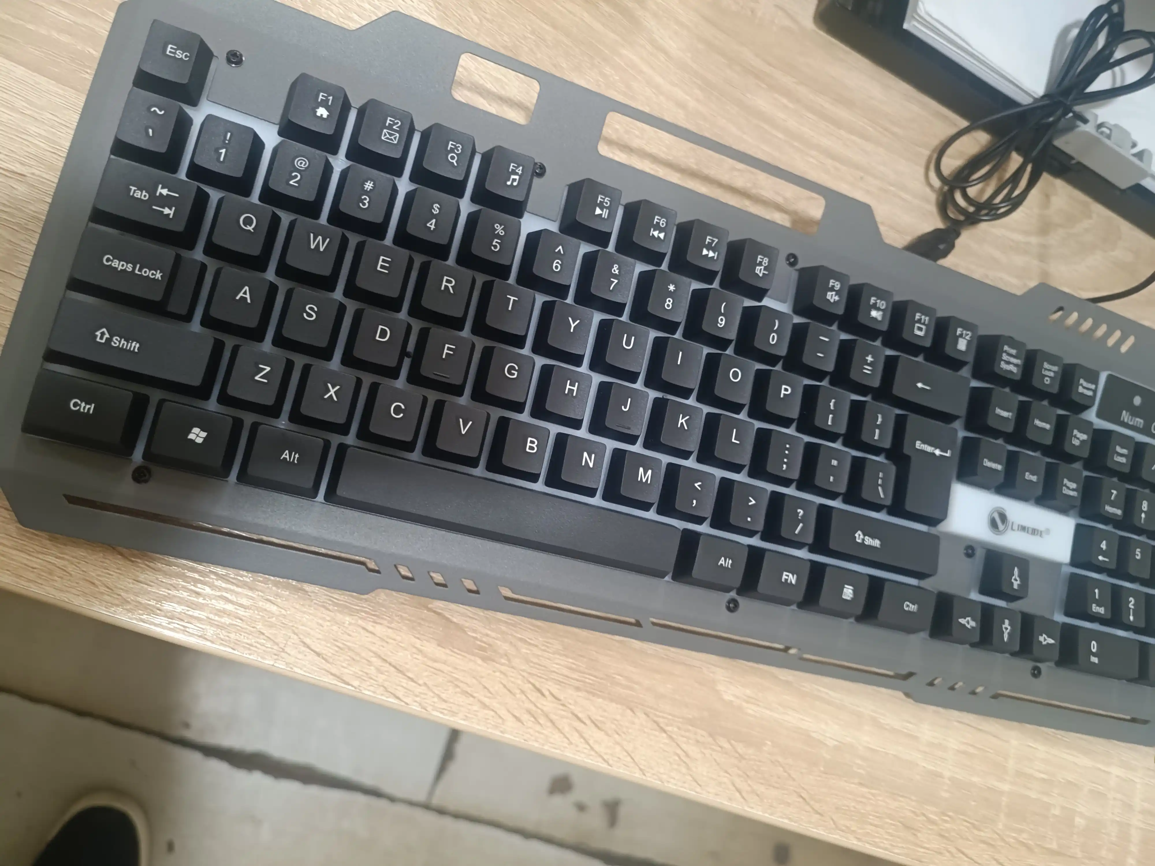 RGB klaviatura: mexanik T50, 98 tugmalar, simli K68, simsiz R908 to‘plami