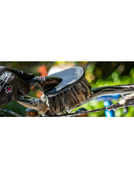 Щетка Muc-Off Soft Washing Brush для мойки велосипеда с мягкой щетиной