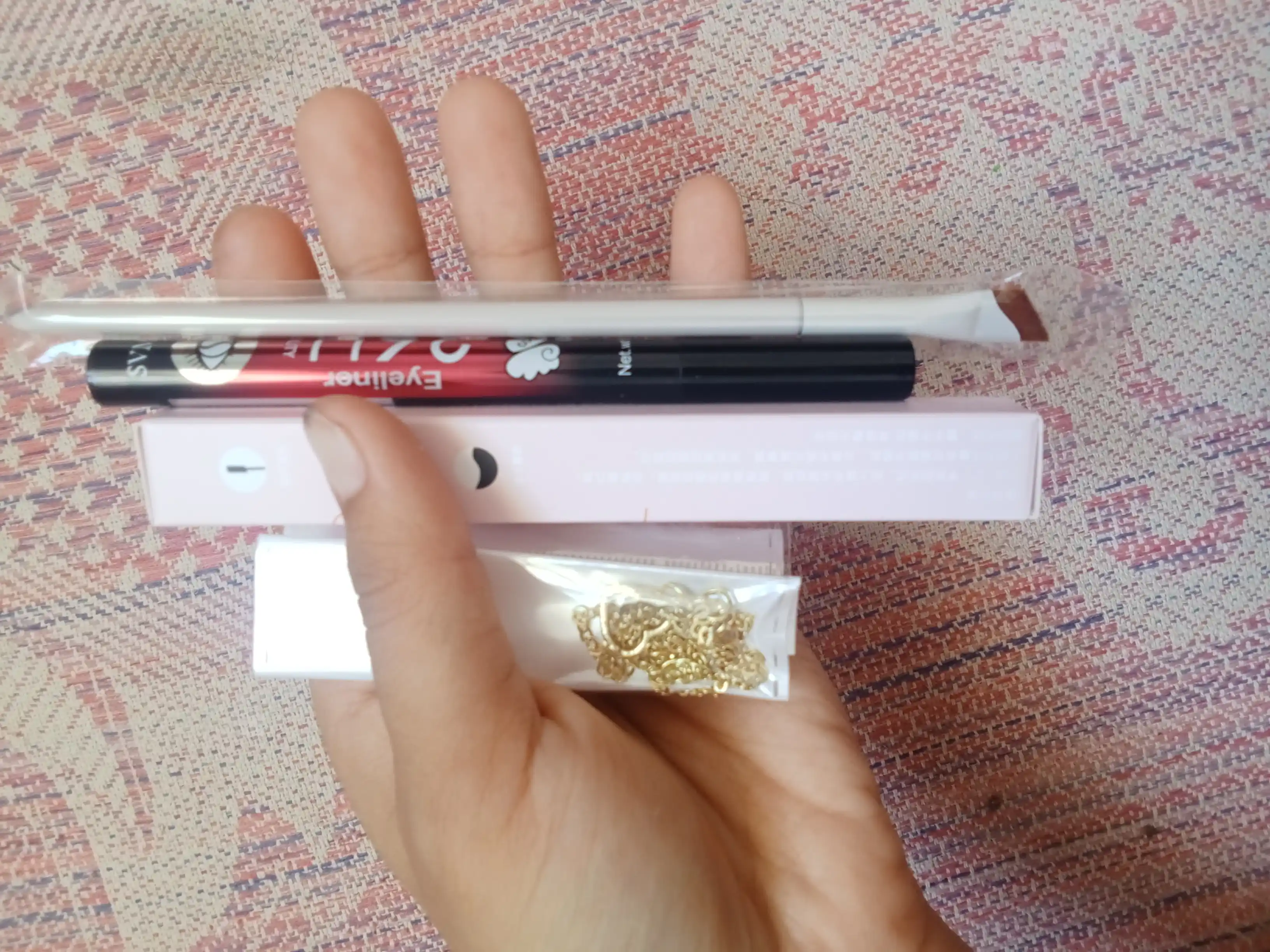 To'plami 4 tasi 1 da: tush, podvodka, cho'tka va yurak shaklidagi zanjir
