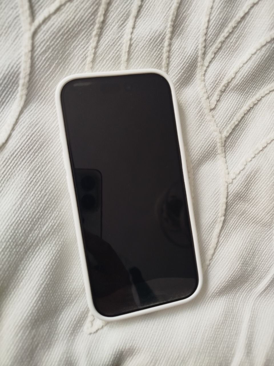 Чехол на iPhone 16