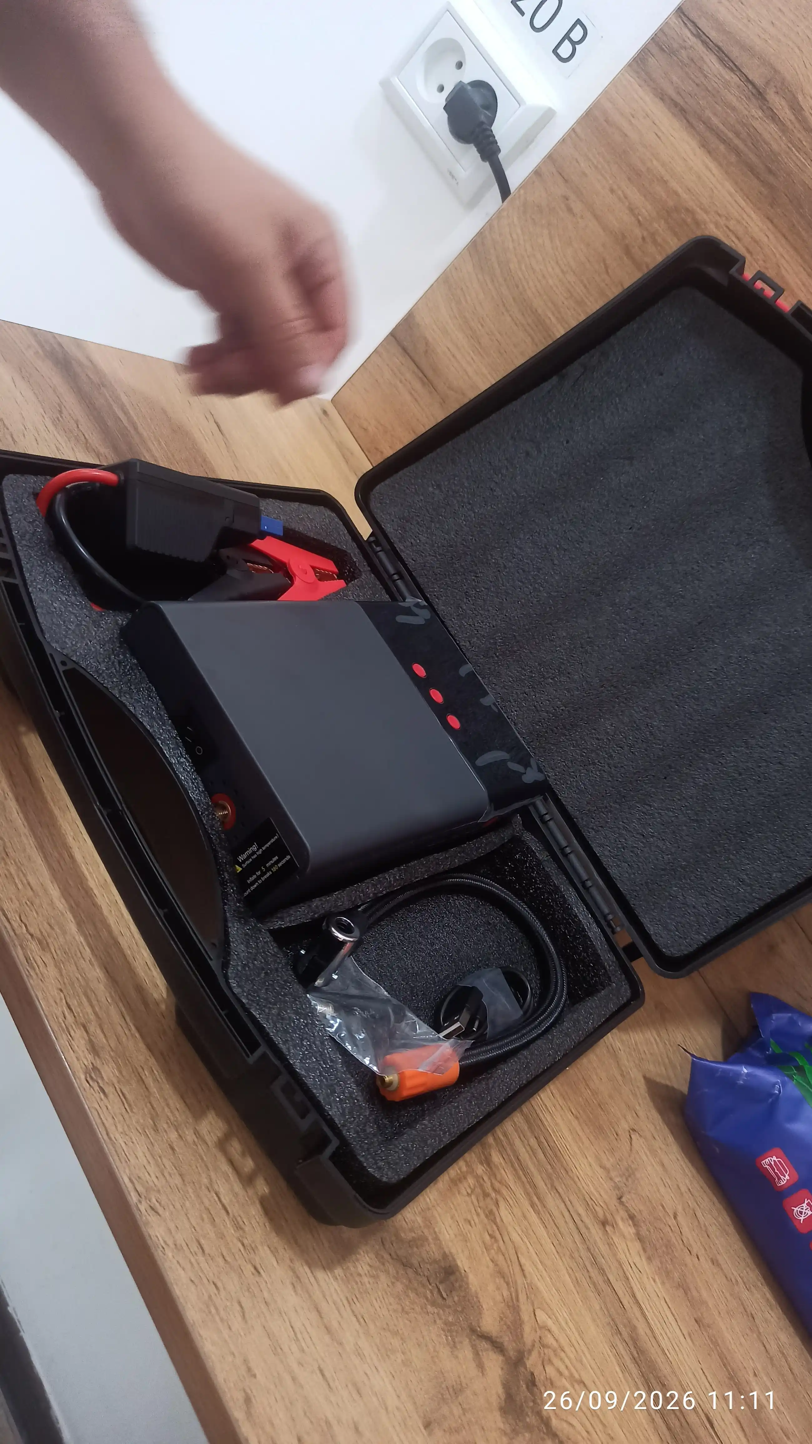Q9 Powerbank avtomobil uchun, akkumlyatorga starter, zaryadlovchi, fonar, va nasos
