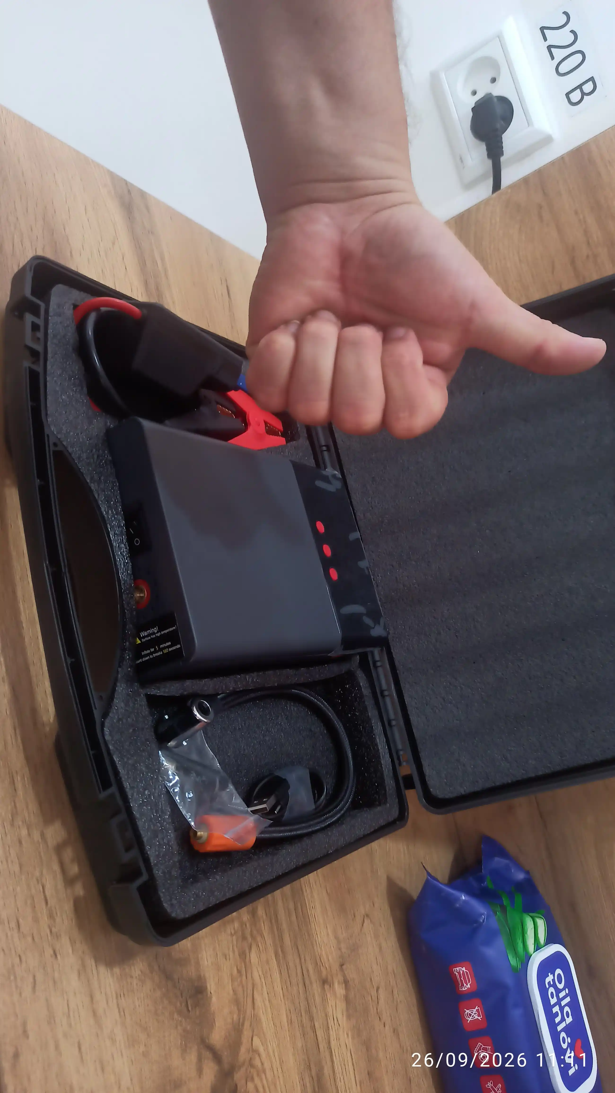 Q9 Powerbank avtomobil uchun, akkumlyatorga starter, zaryadlovchi, fonar, va nasos