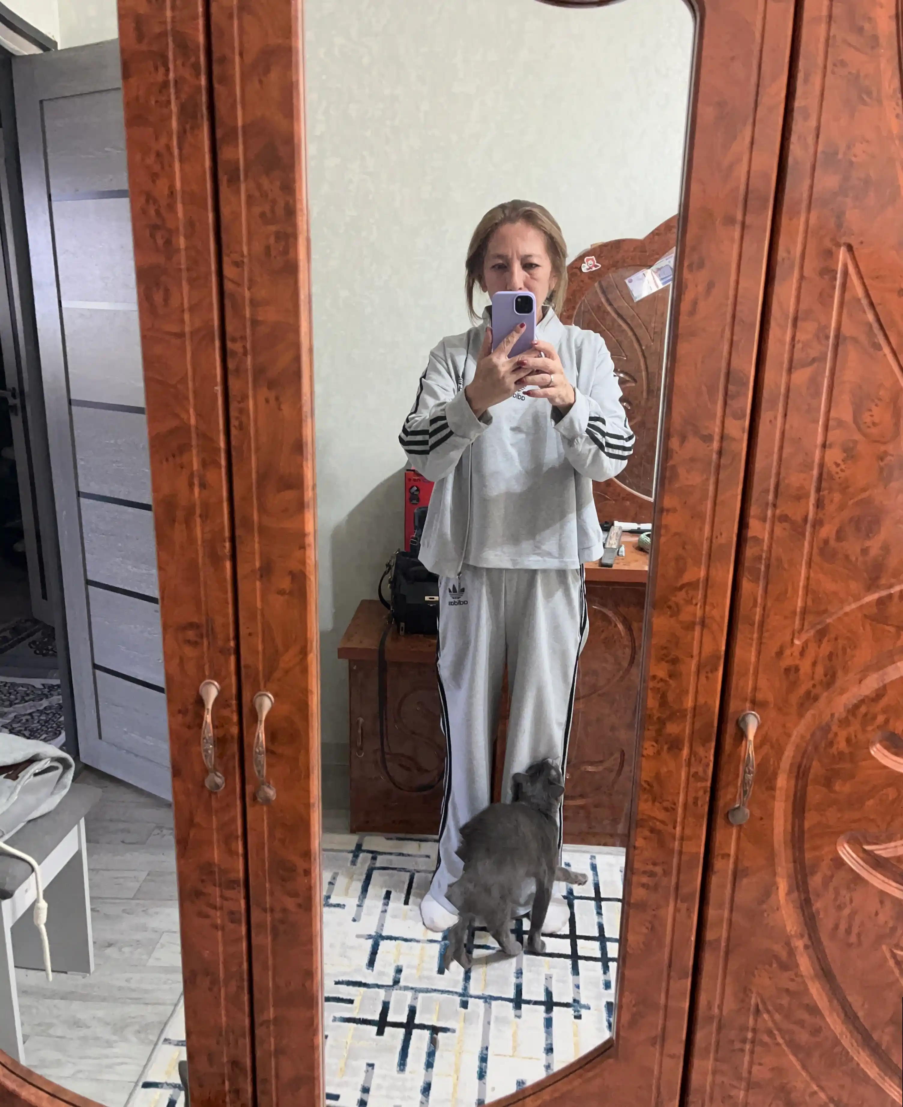 Ayollar uchun uchlik sport kostyumi, qulay standart to‘plam