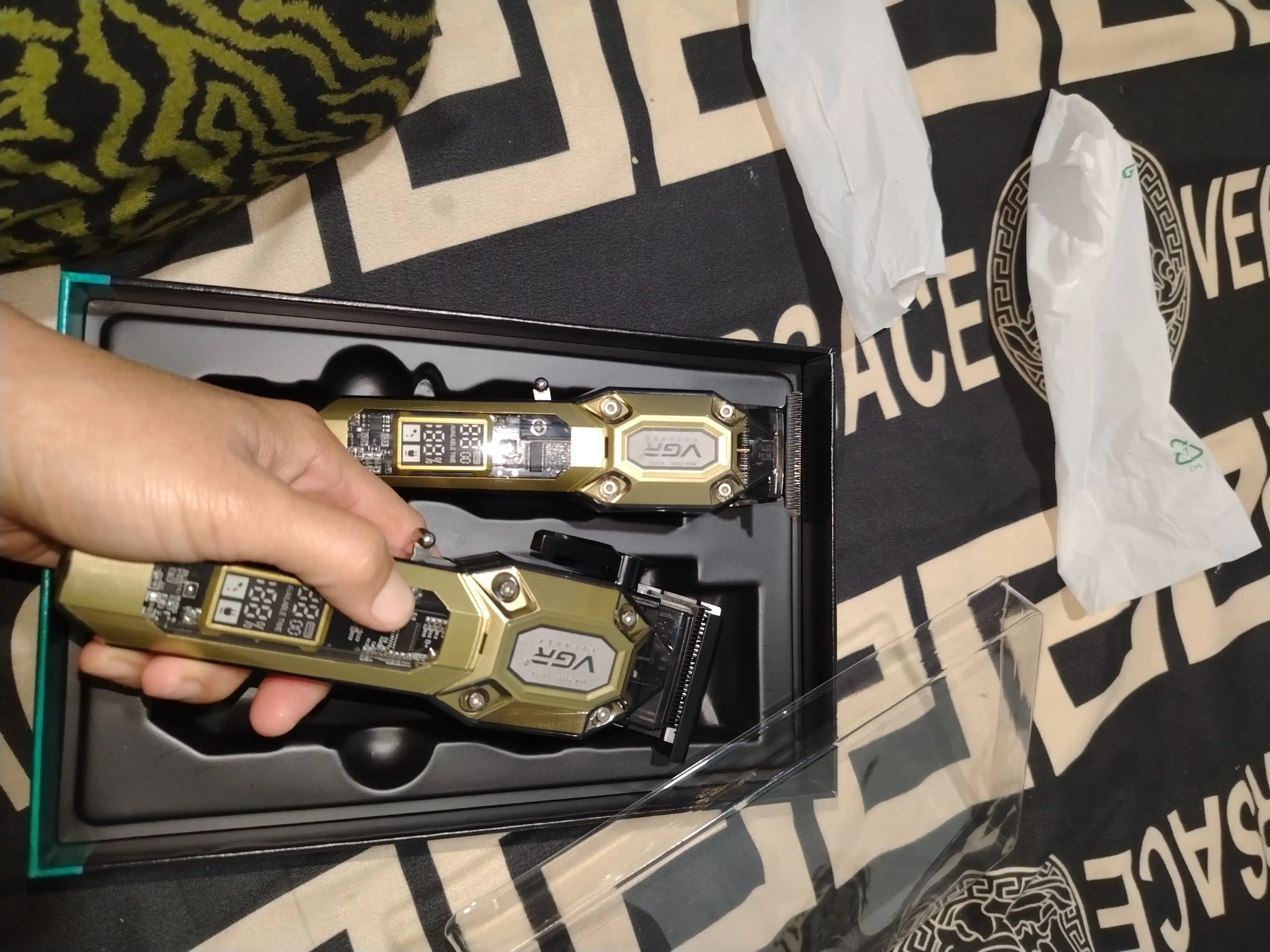 VGR-600-900 (gold xaki), erkaklar uchun professional soch kesish va soqol olish mashinasi