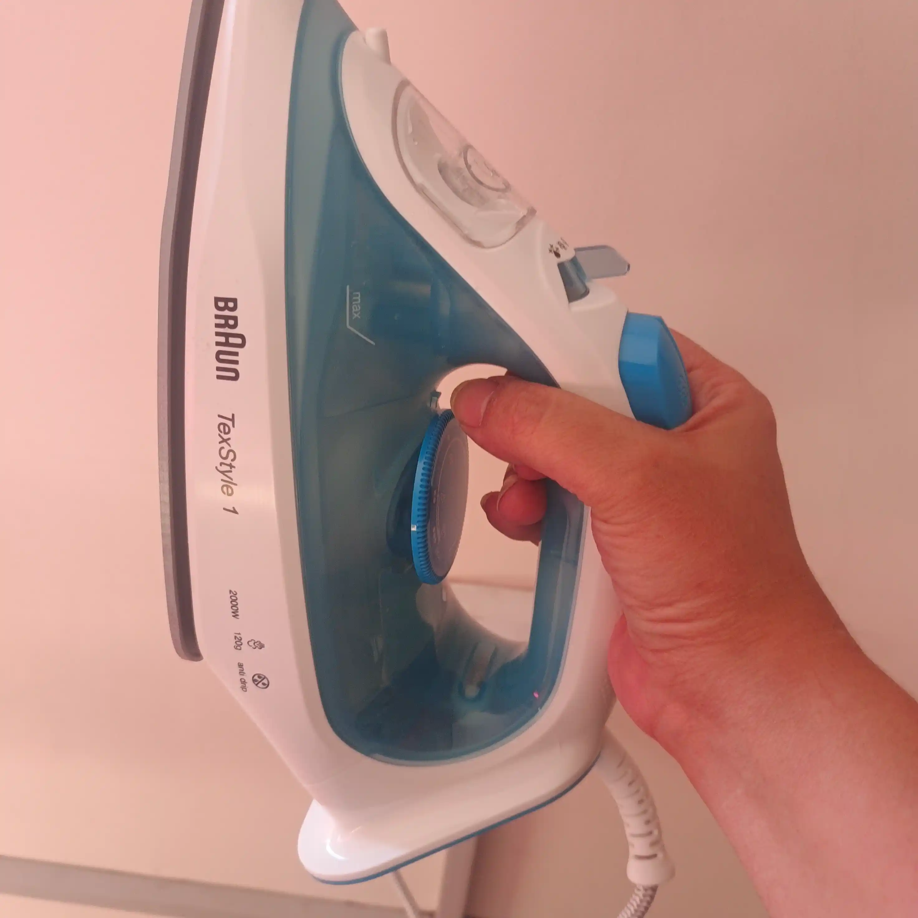 Braun TexStyle 1 SI1050BL bug‘li dazmol, 2000 Vt, SuperCeramic, bug‘ zarbasi 120 g/min