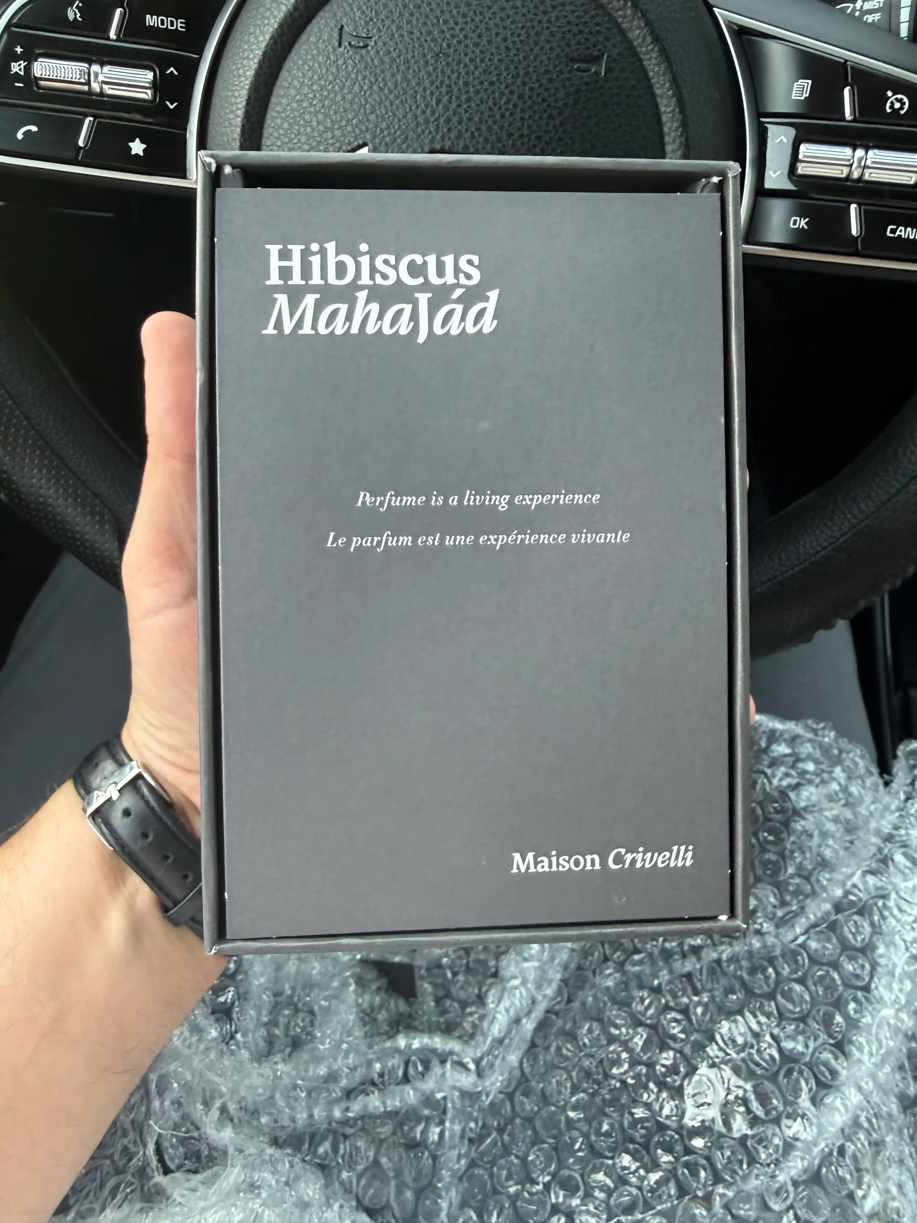 Maison Crivelli Hibiscus Mahajád Extrait de Parfum, 100 мл – унисекс, цветочный аромат