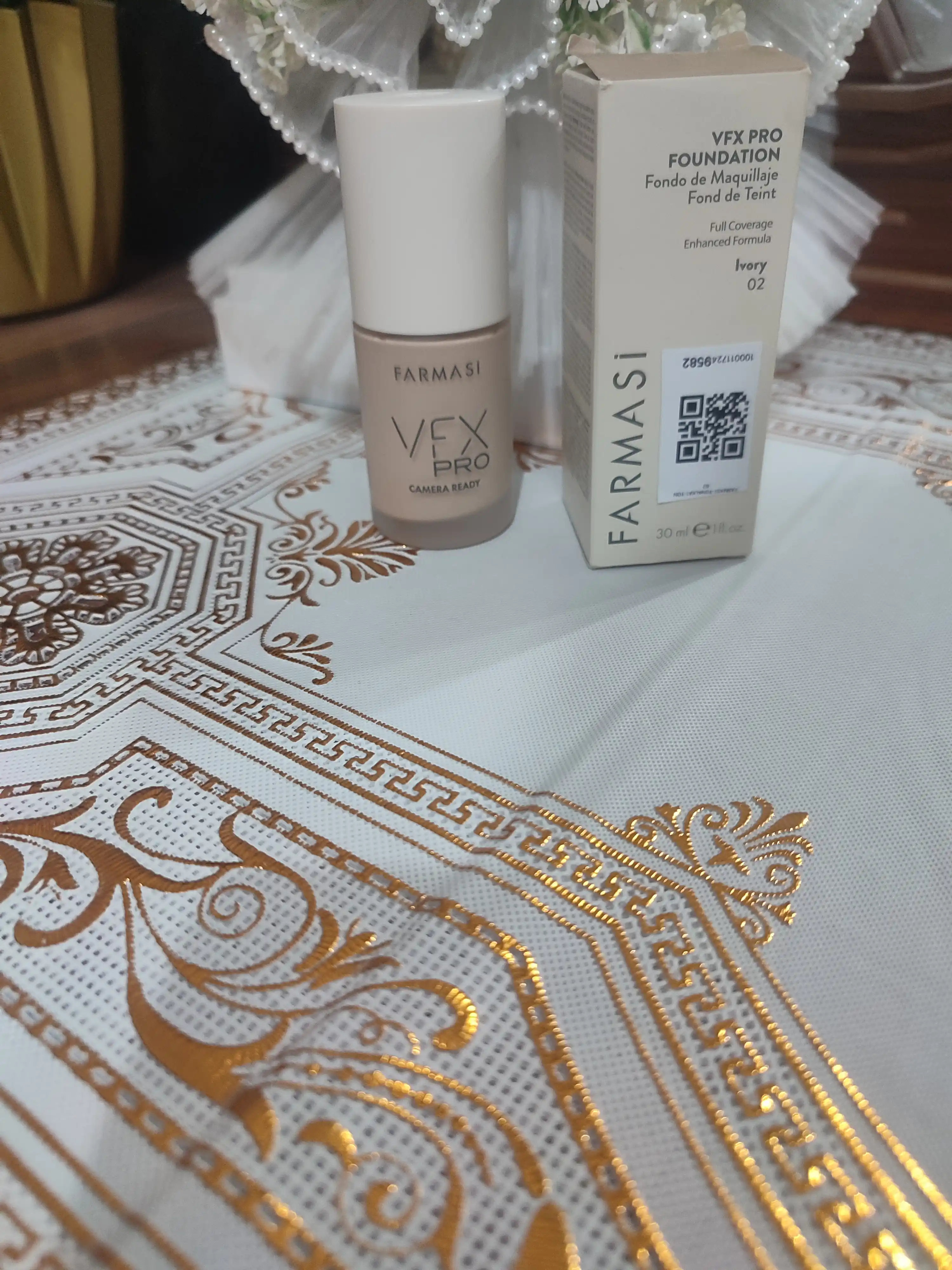 Professional matlashtiruvchi tonal krem Farmasi VFX Pro yuz uchun chidamli 30ml