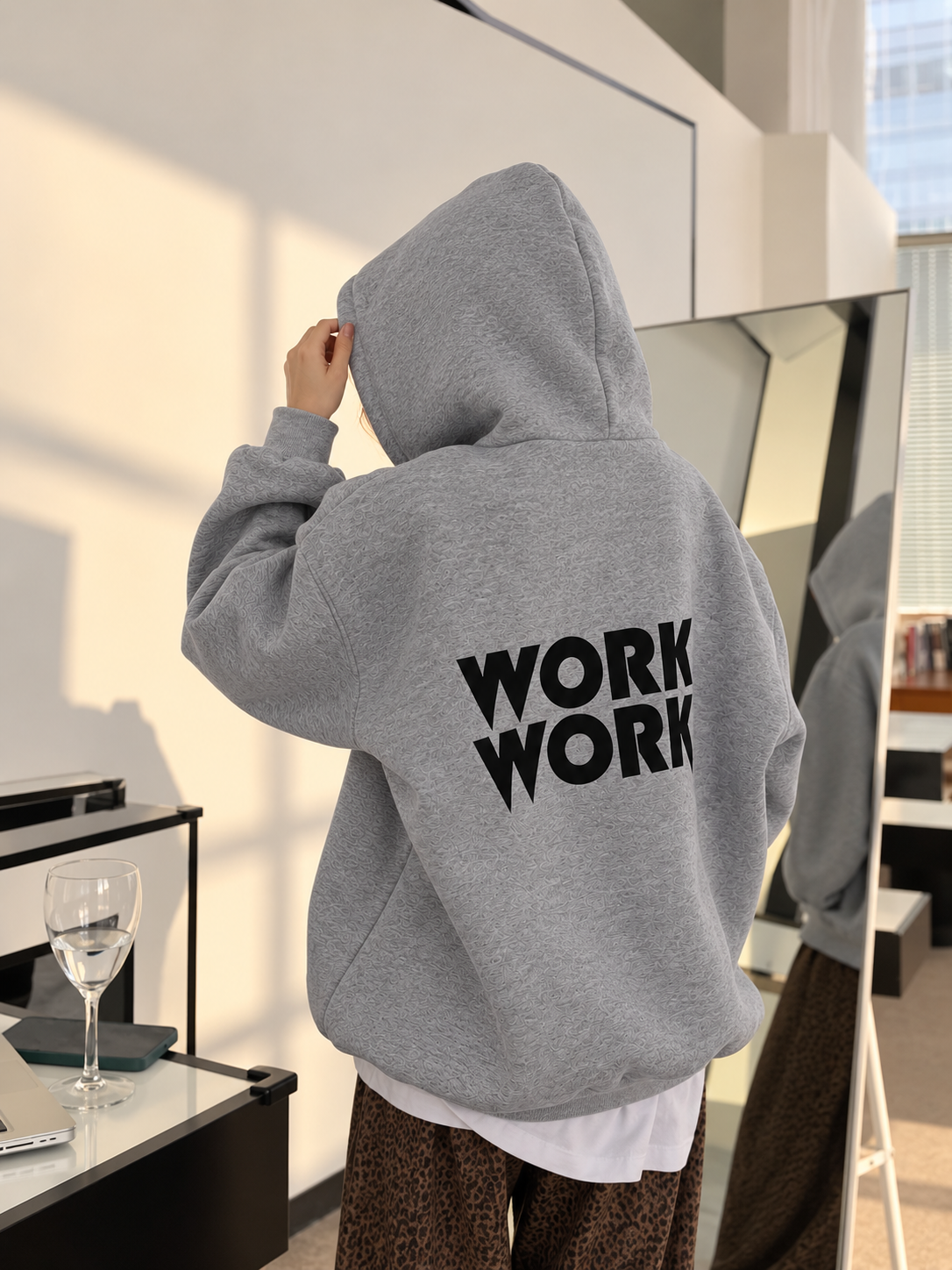 Erkaklar va ayollar uchun WORK WORK yozuvi tushirilgan erkin bichimli kapyushonli katta o‘lchamli unisekss xudi