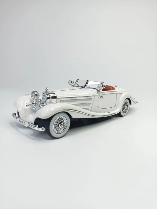 Mercedes-Benz 500K kolleksion inertsiya mashinasi, ochiladigan eshiklar bilan