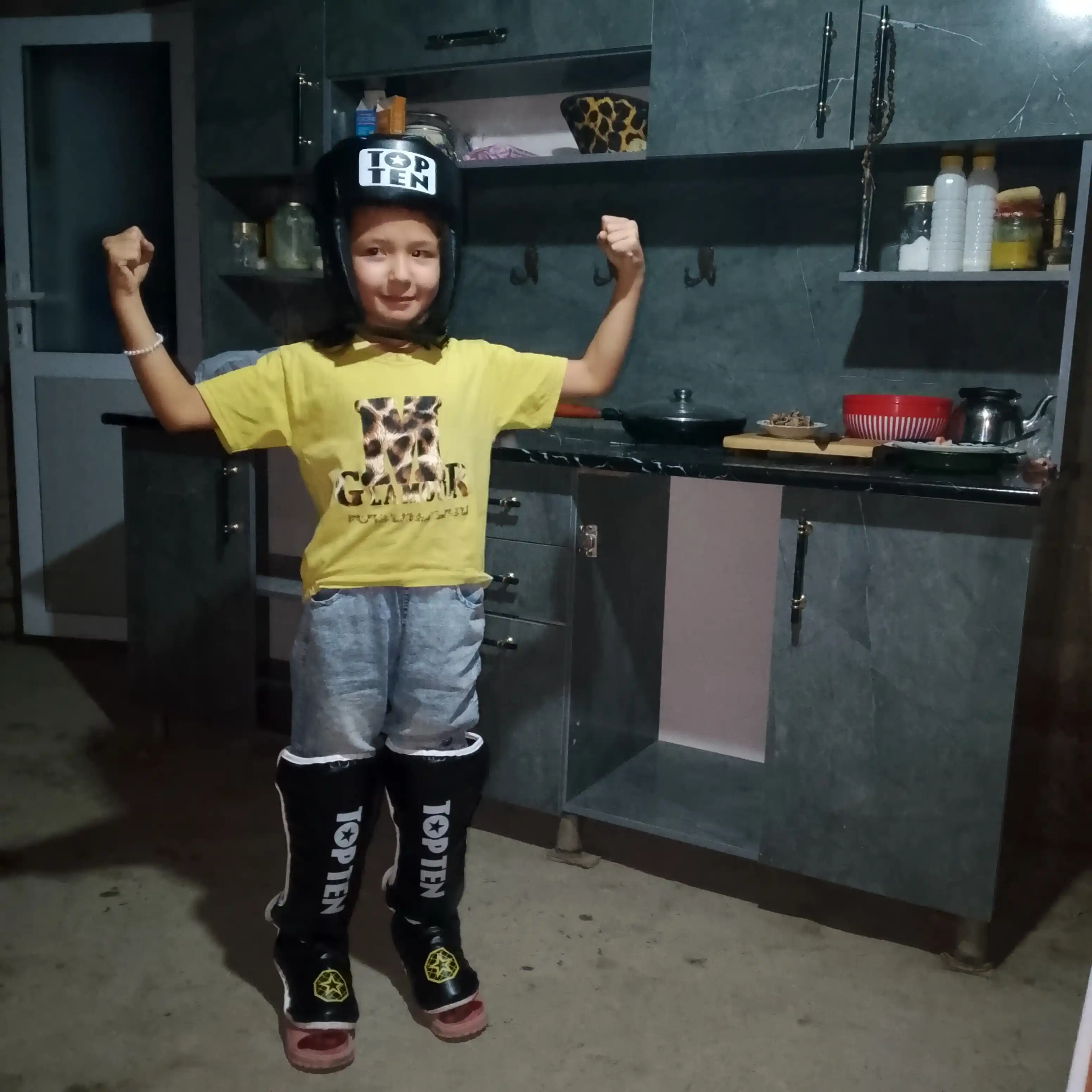Защитный  шлем боксерский , размер варьируется, 8-20 лет