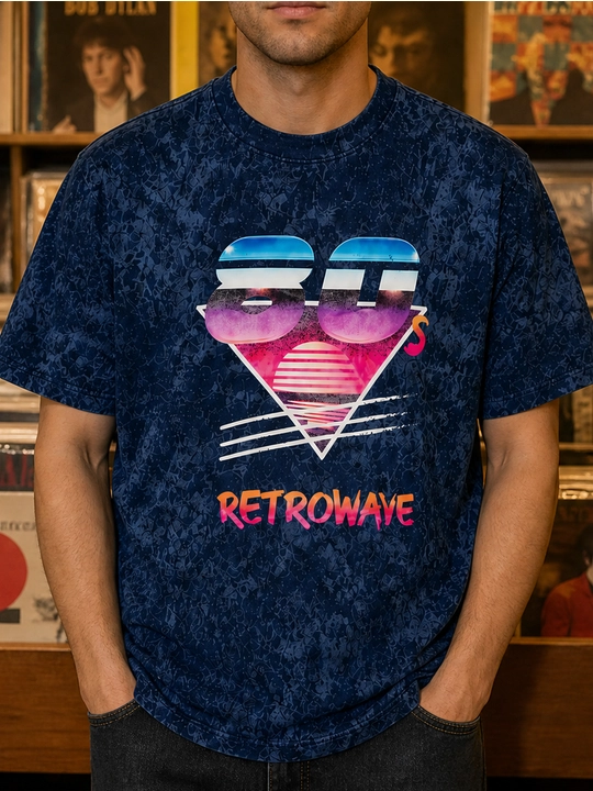 Erkaklar uchun retrowave printli paxta oversayz futbolka, qisqa yengli