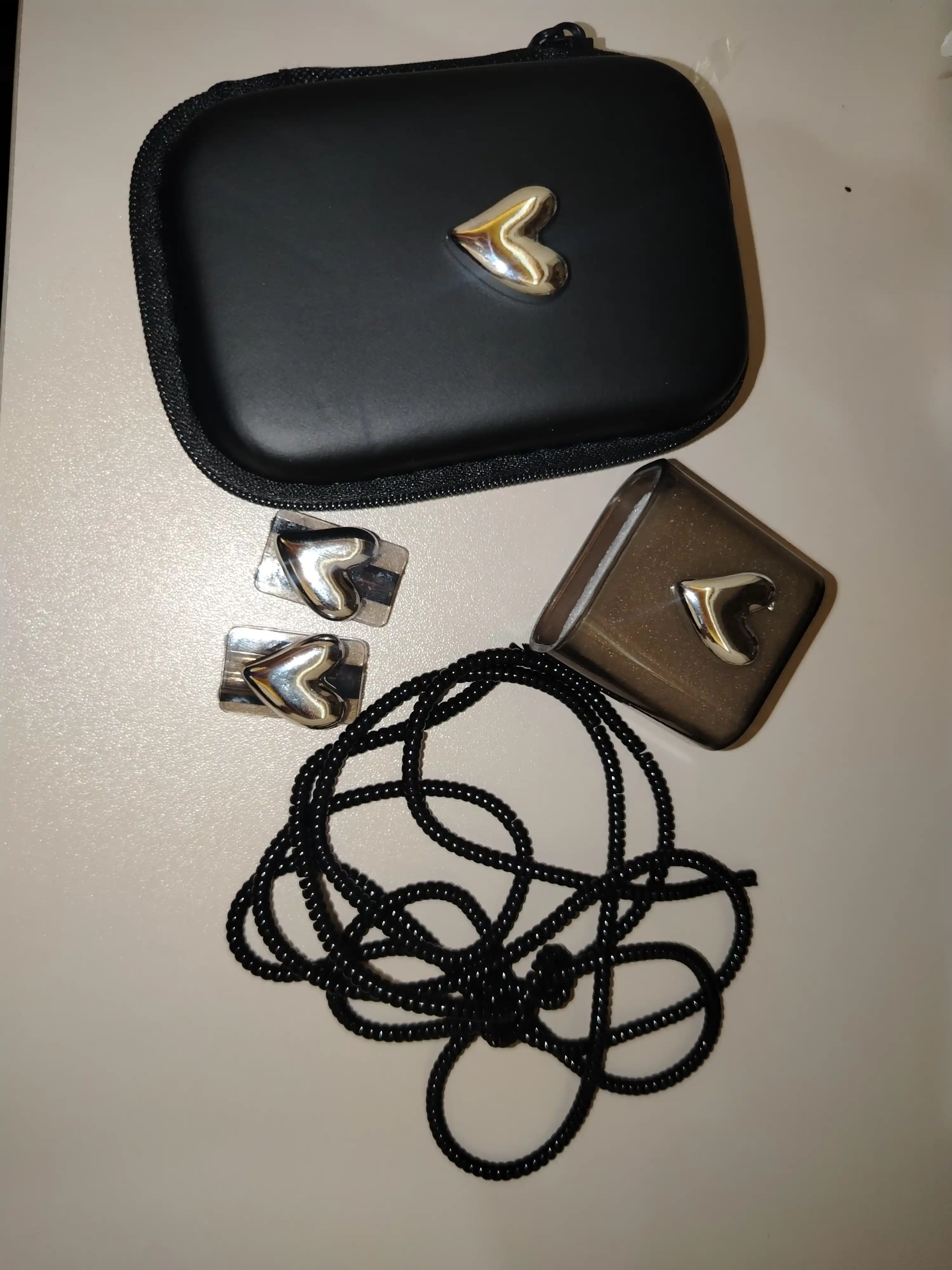 Quvvatlash to‘plami, 2 tasi 1 da, g‘ilof + kabel va adapter himoyasi, simlar uchun organayzer