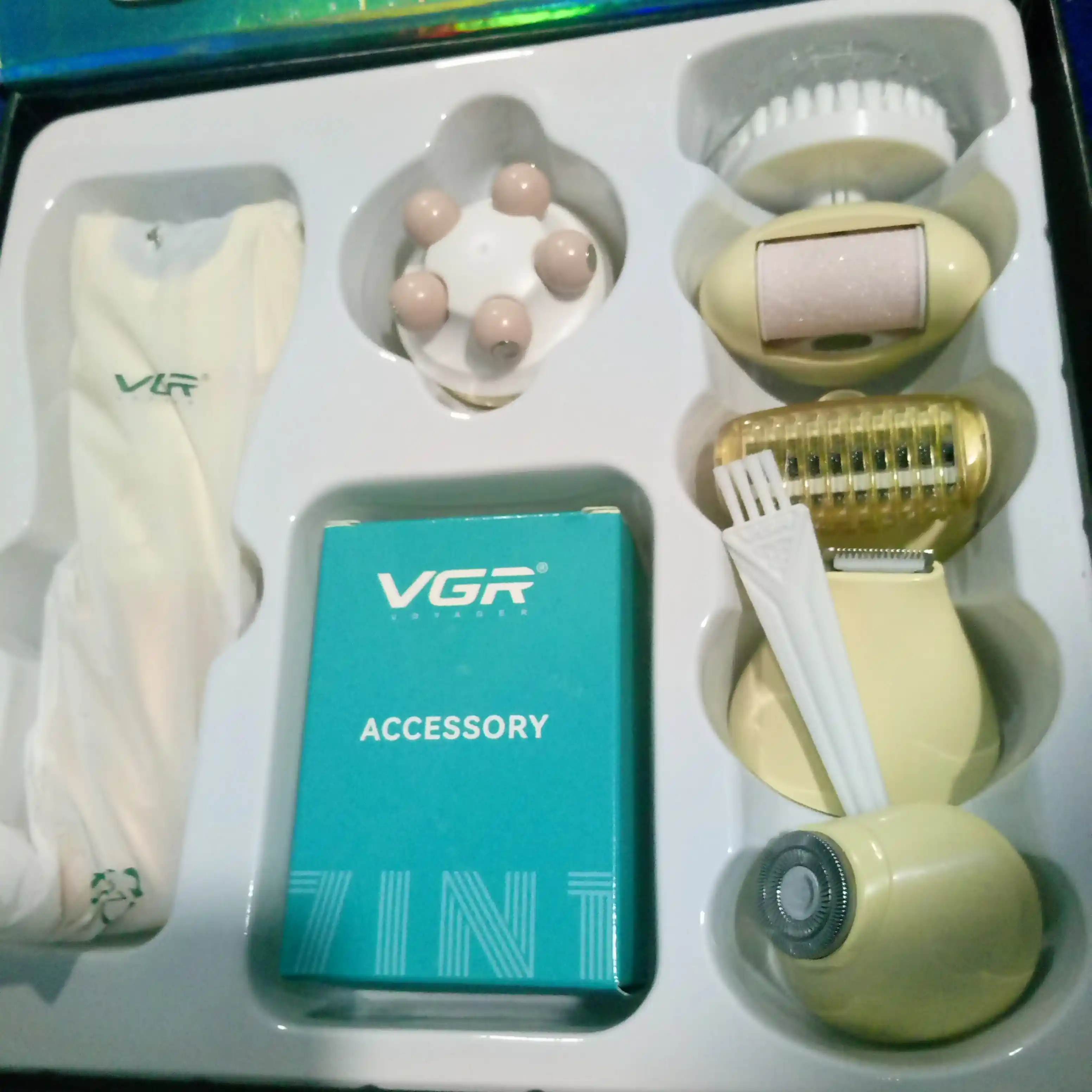 Professional epilyator modeli VGR V-756 simsiz, 7 si 1xil nasadka ayollar tanasi uchun